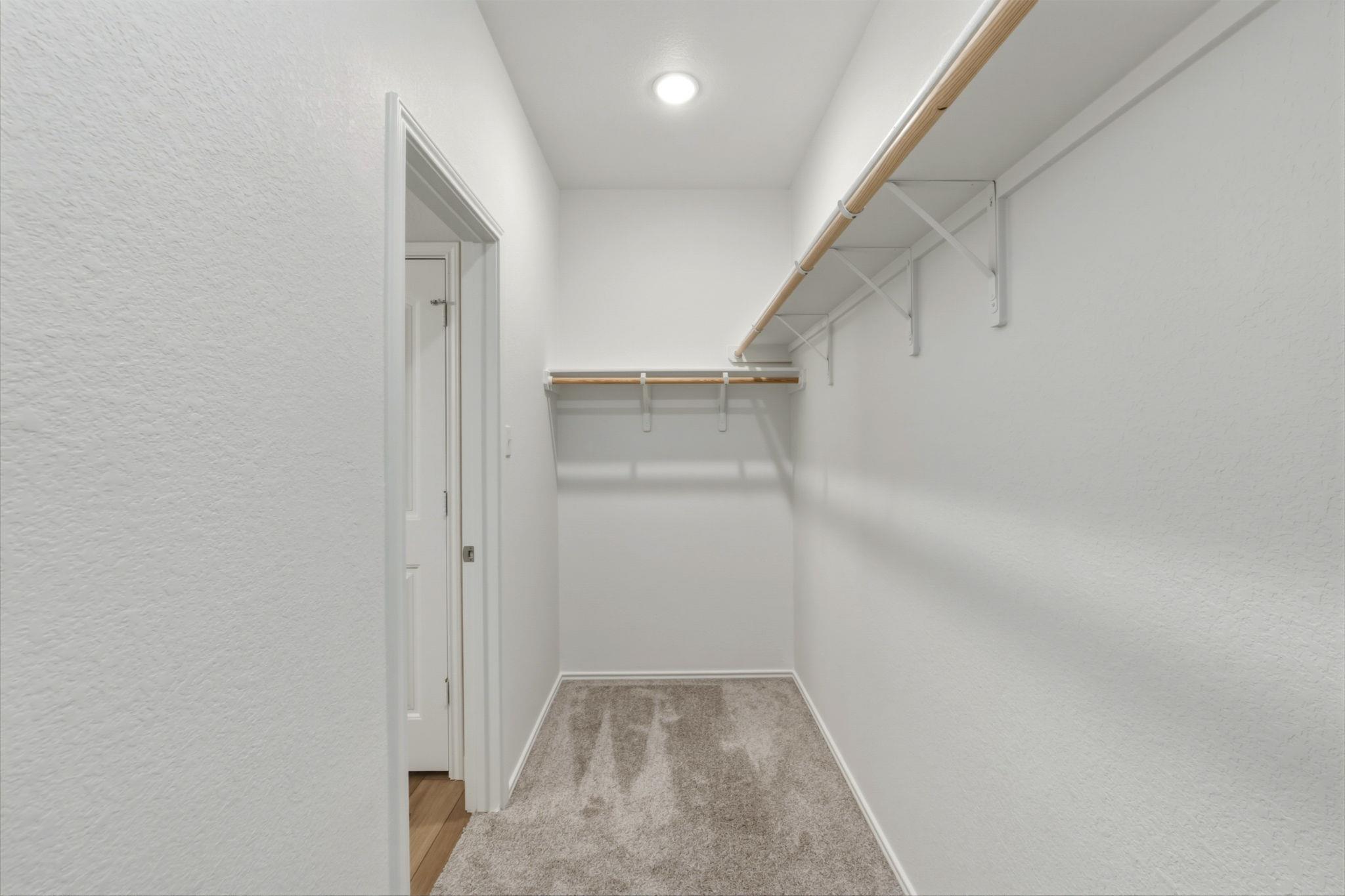 301 Serpentine Ln, Jarrell, TX 76537