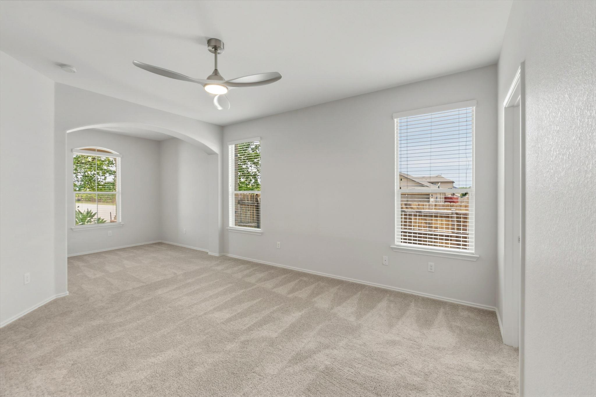 301 Serpentine Ln, Jarrell, TX 76537