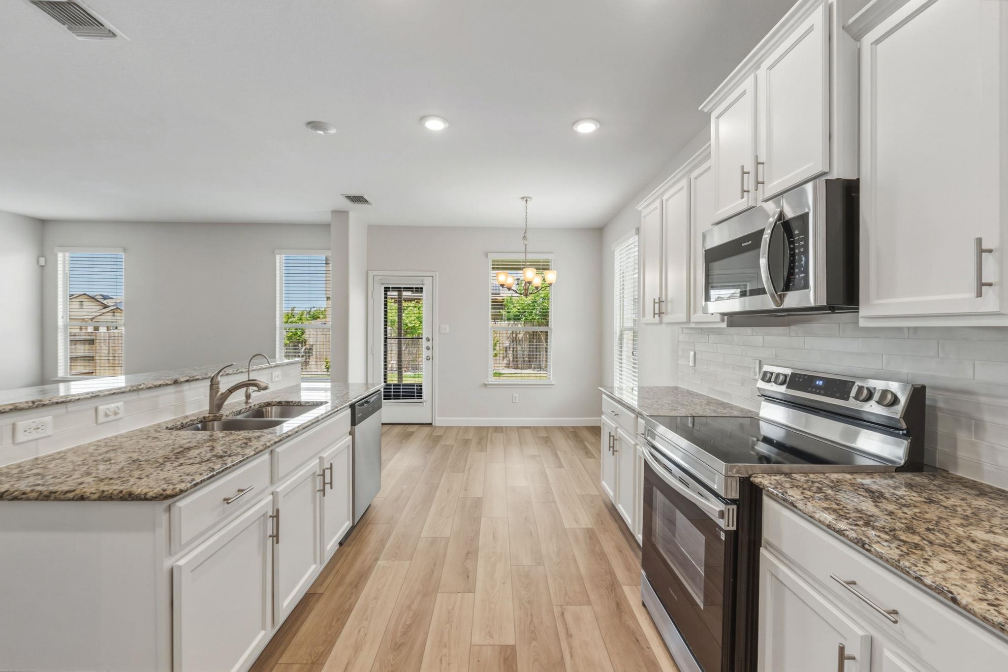 301 Serpentine Ln, Jarrell, TX 76537