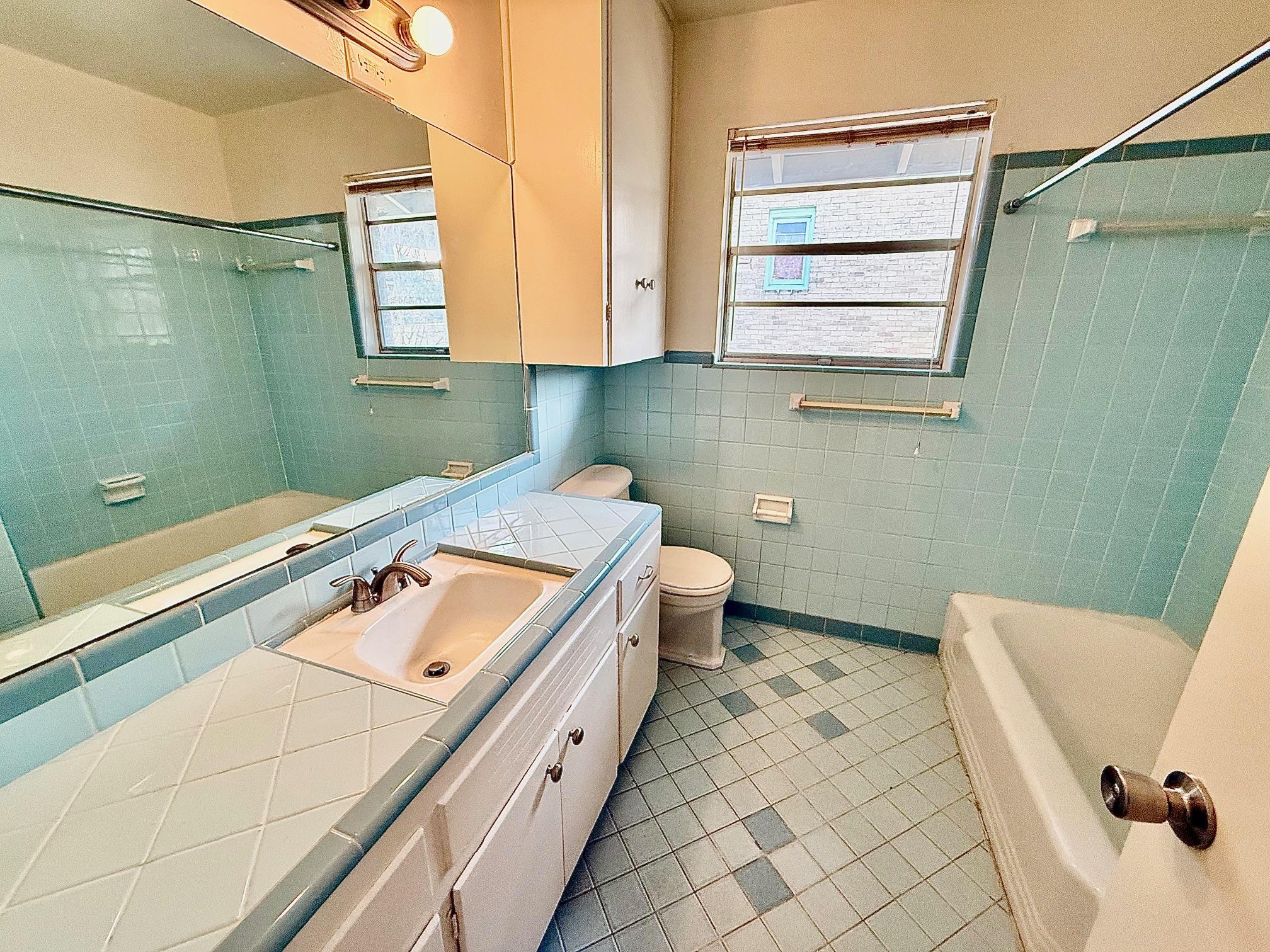 2411 S 5th St # 4, Austin, TX 78704