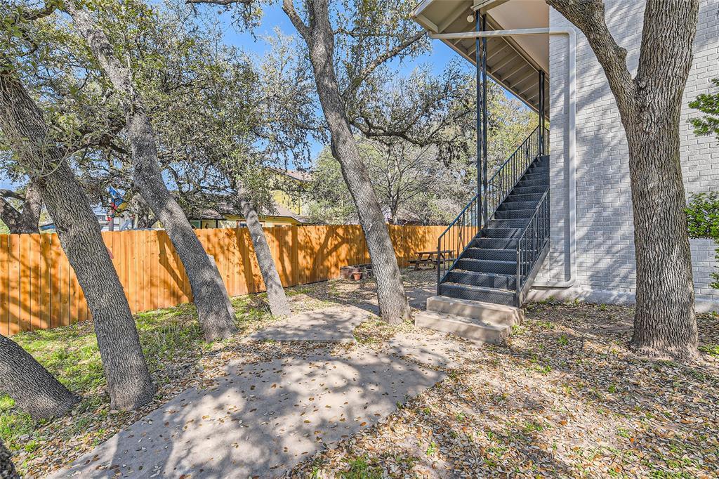 2411 S 5th St # 4, Austin, TX 78704