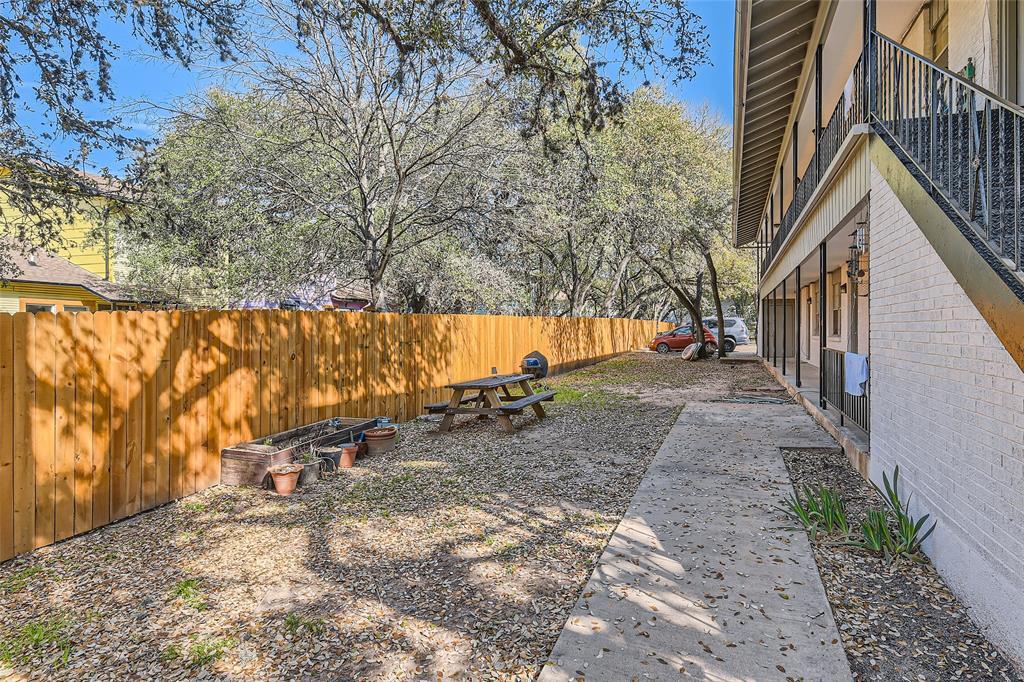 2411 S 5th St # 4, Austin, TX 78704