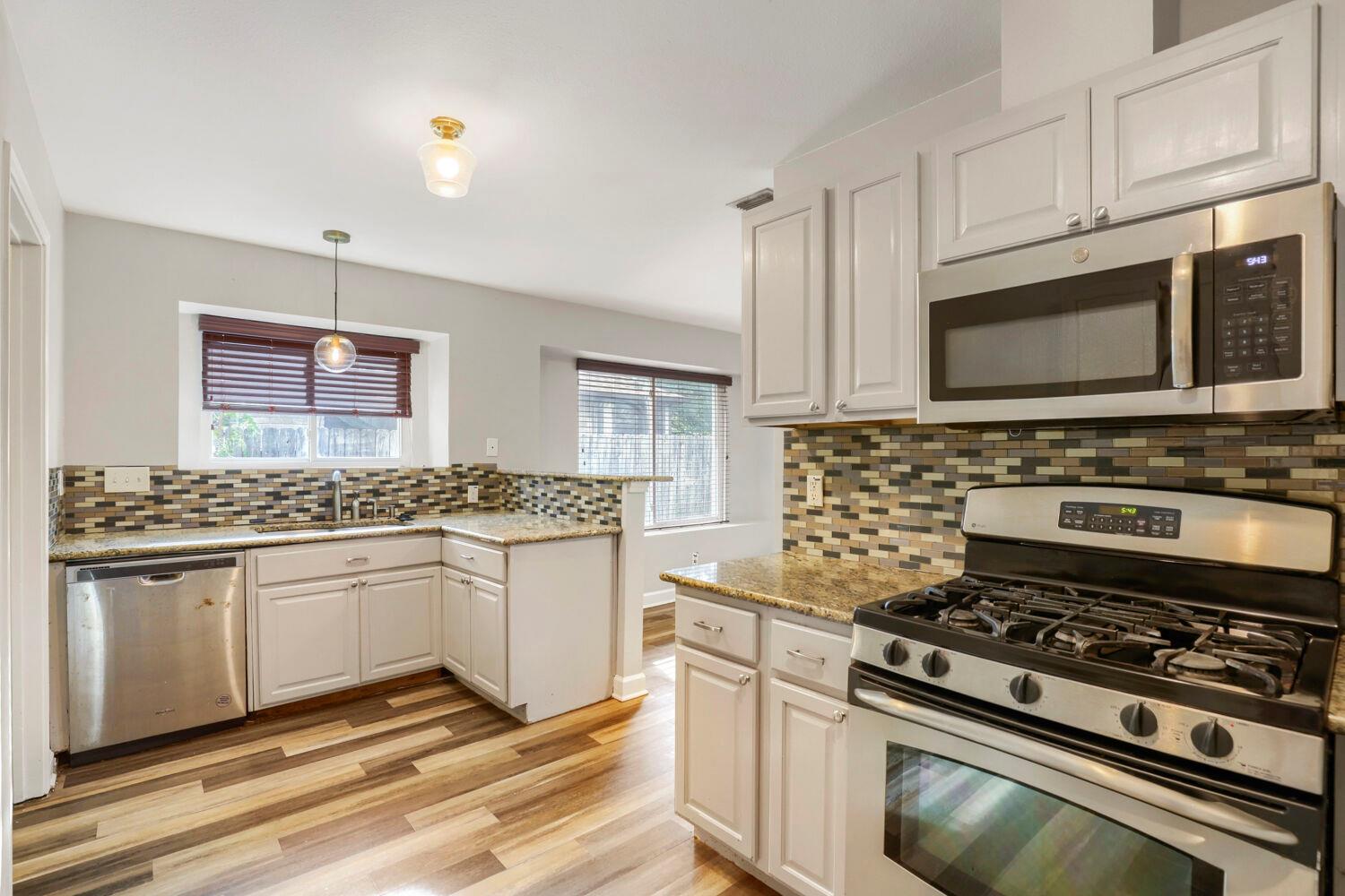 409 Kathleen Ln, Leander, TX 78641