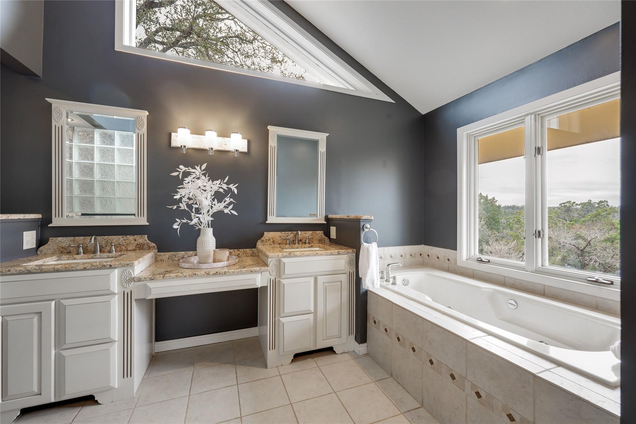 18205 Ridge Rd, Lago Vista, TX 78645