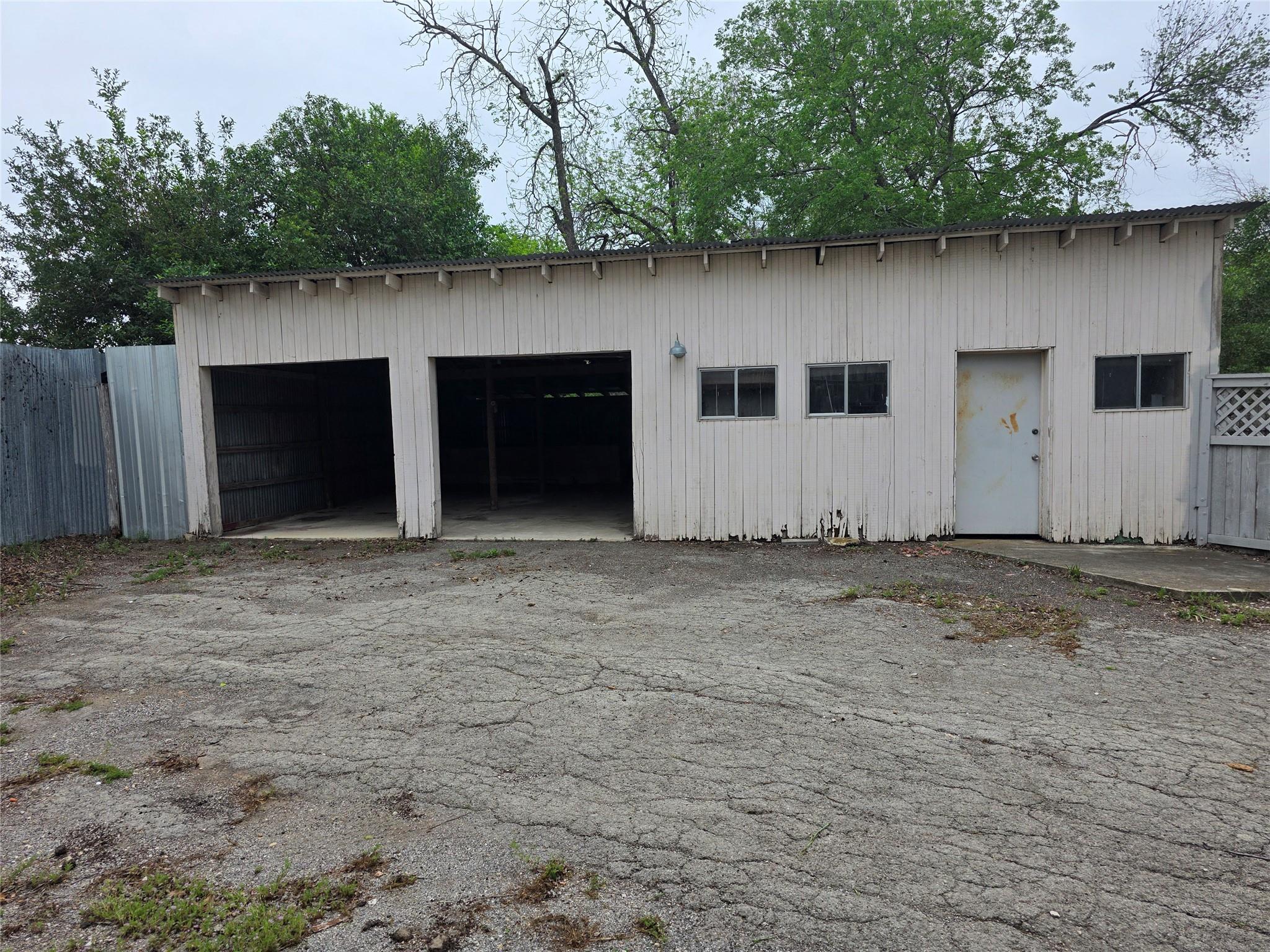 633 S Castell Ave, New Braunfels, TX 78130