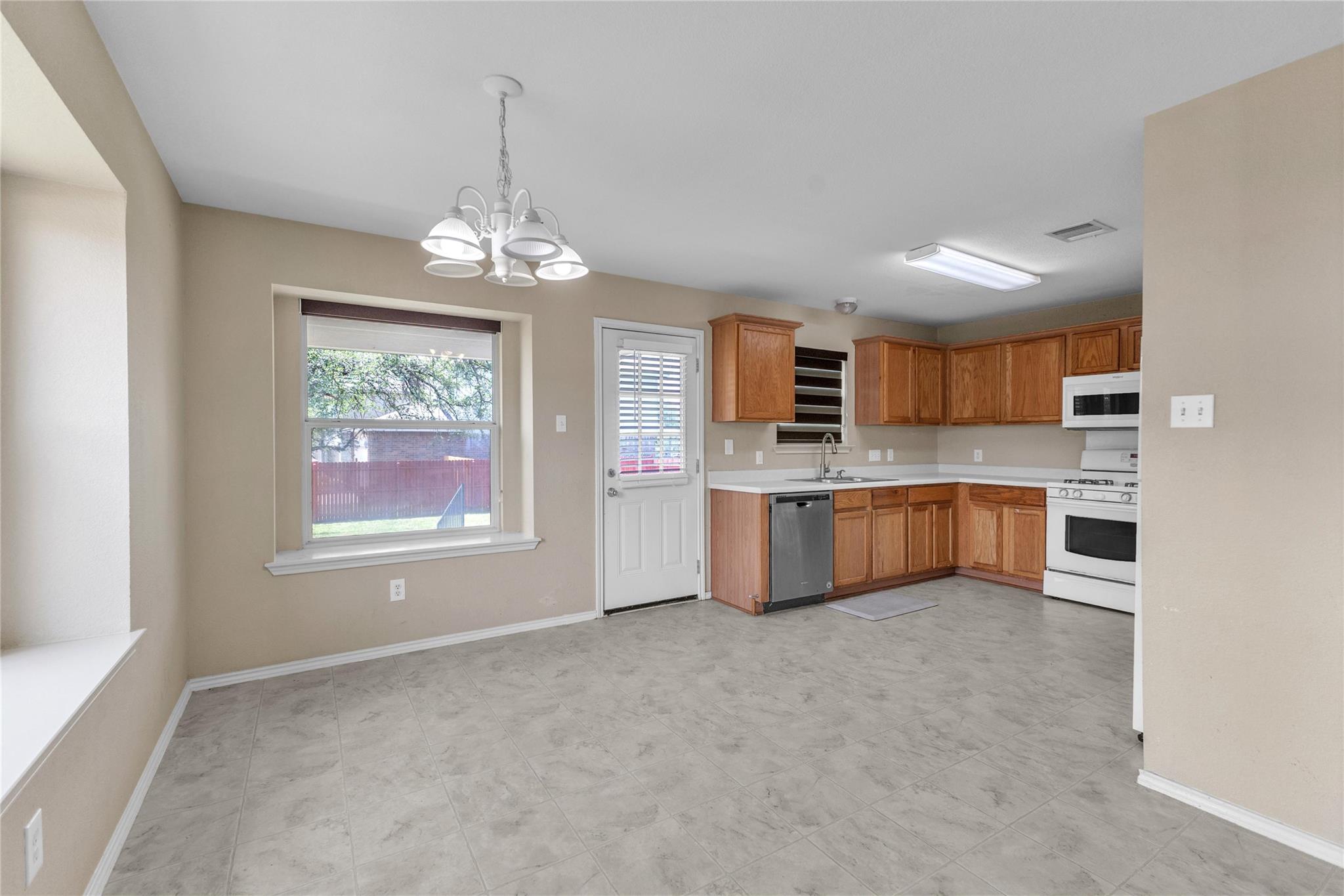 3730 Castle Rock Dr, Round Rock, TX 78681