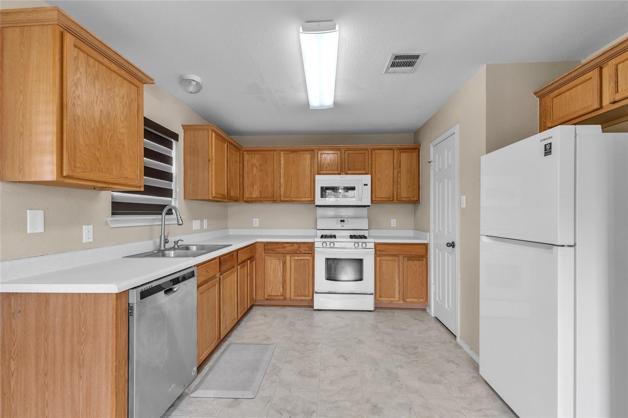 3730 Castle Rock Dr, Round Rock, TX 78681