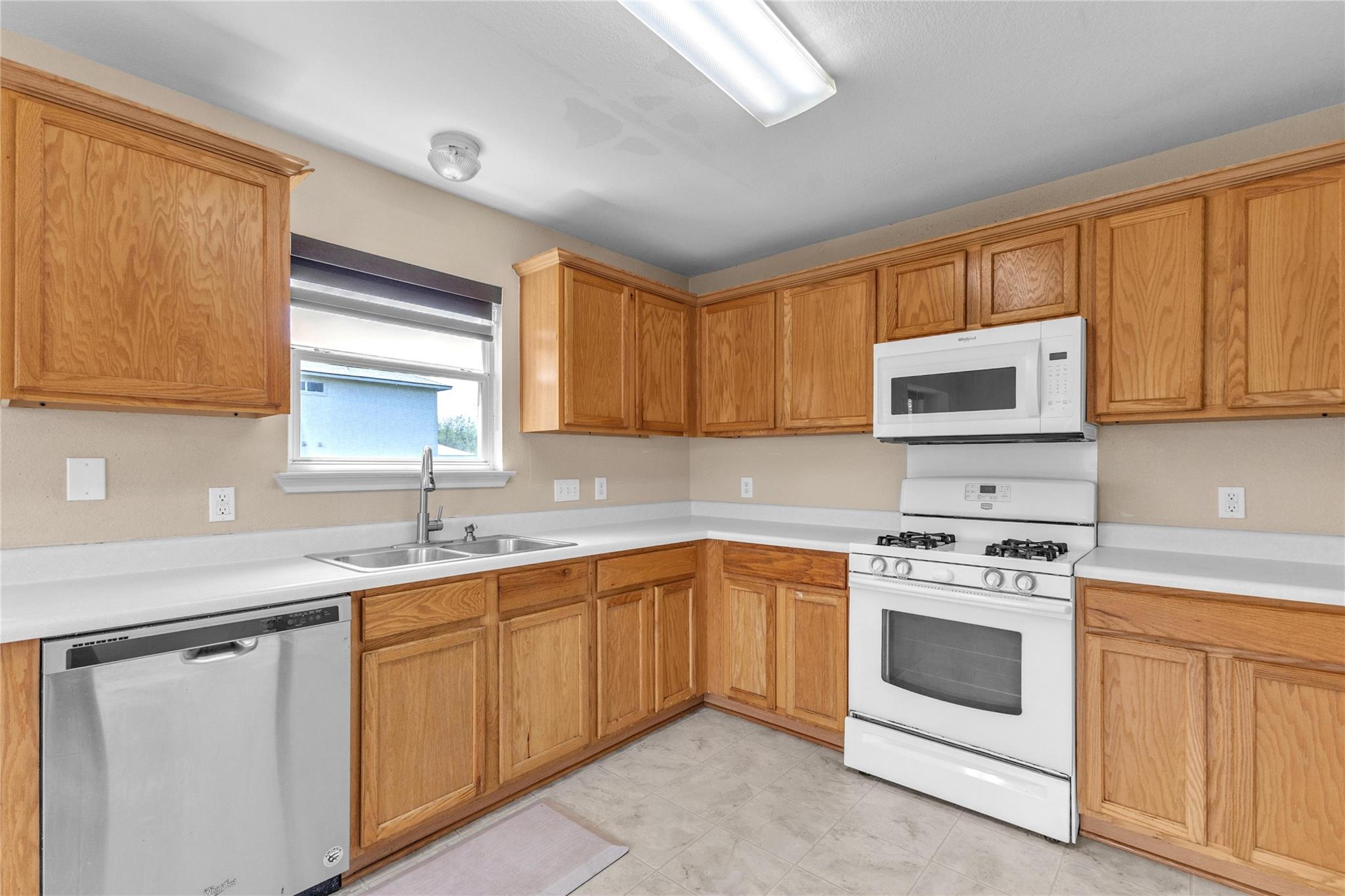 3730 Castle Rock Dr, Round Rock, TX 78681