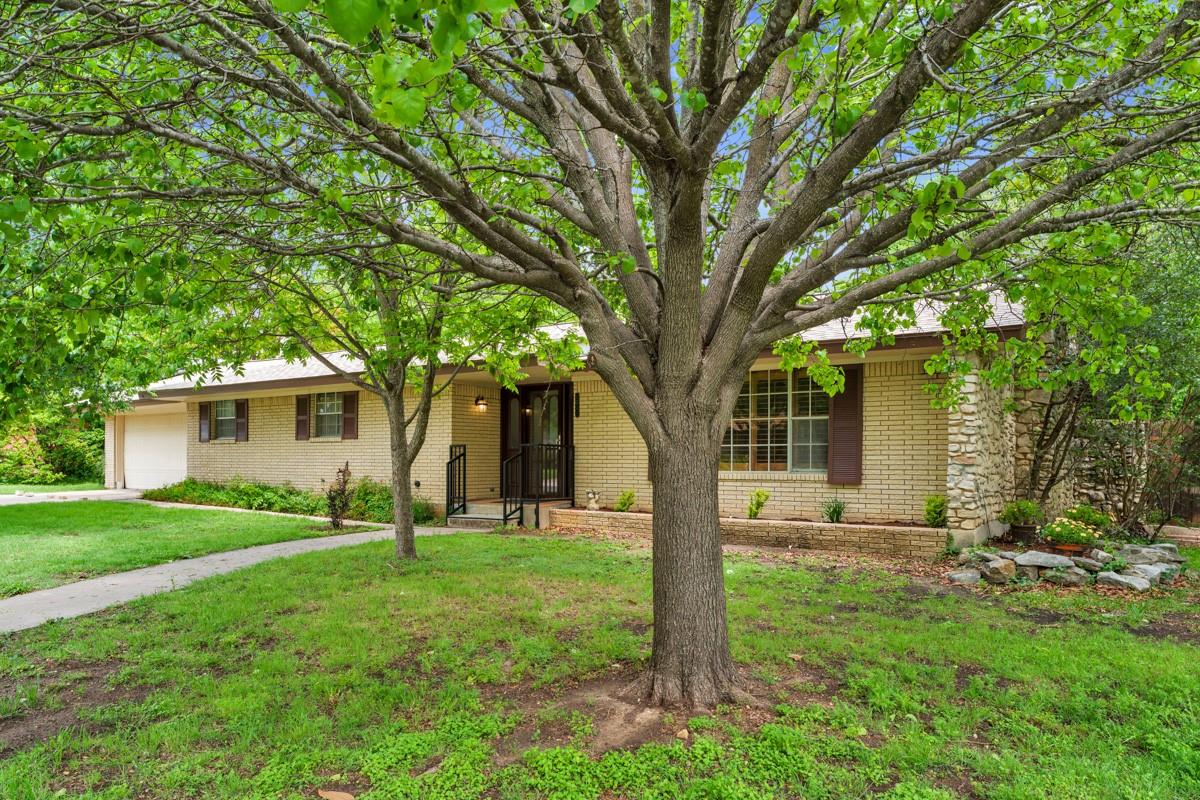 1011 N Vanderveer St, Burnet, TX 78611