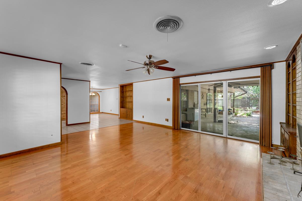 1011 N Vanderveer St, Burnet, TX 78611