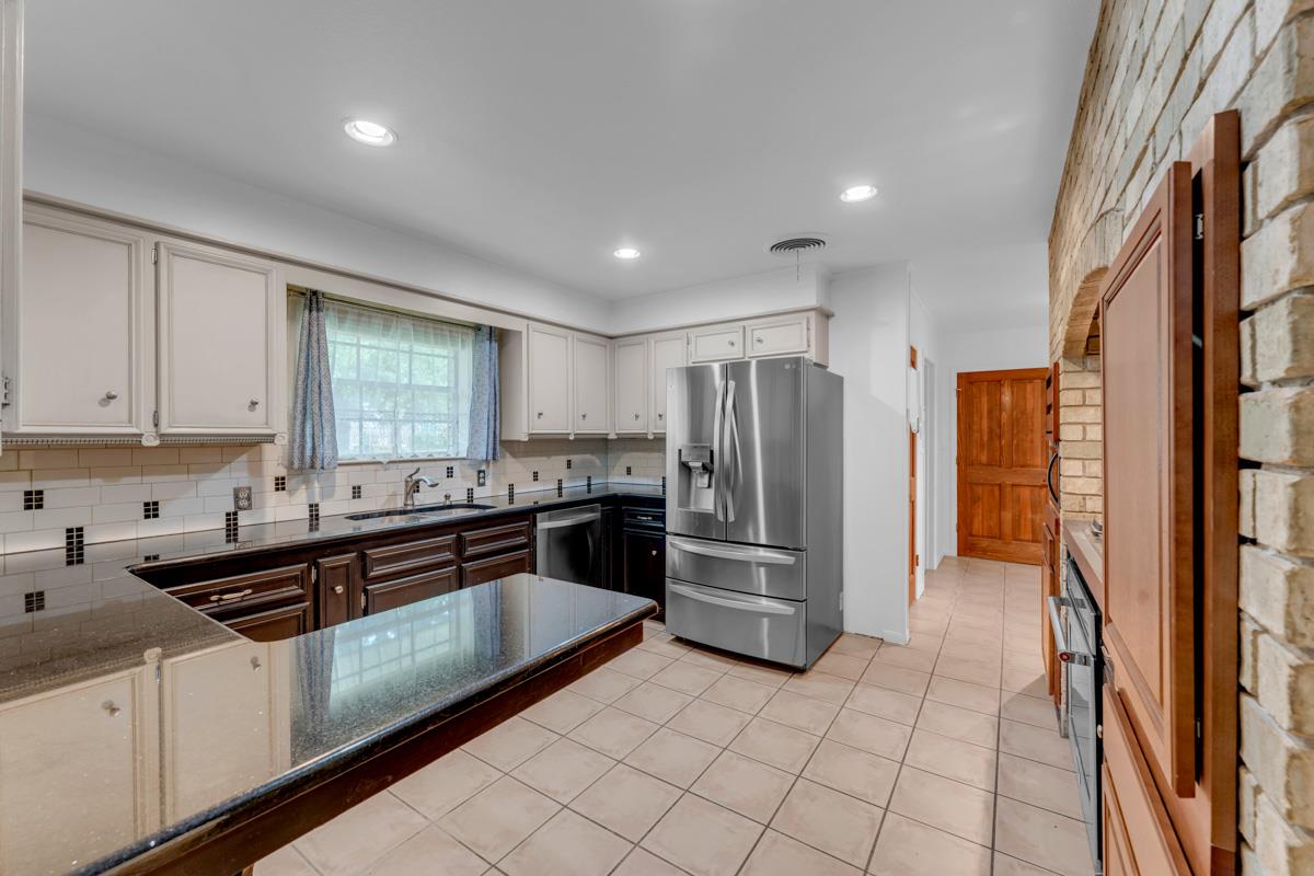 1011 N Vanderveer St, Burnet, TX 78611