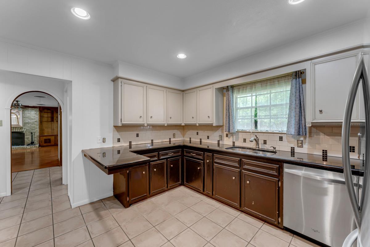 1011 N Vanderveer St, Burnet, TX 78611