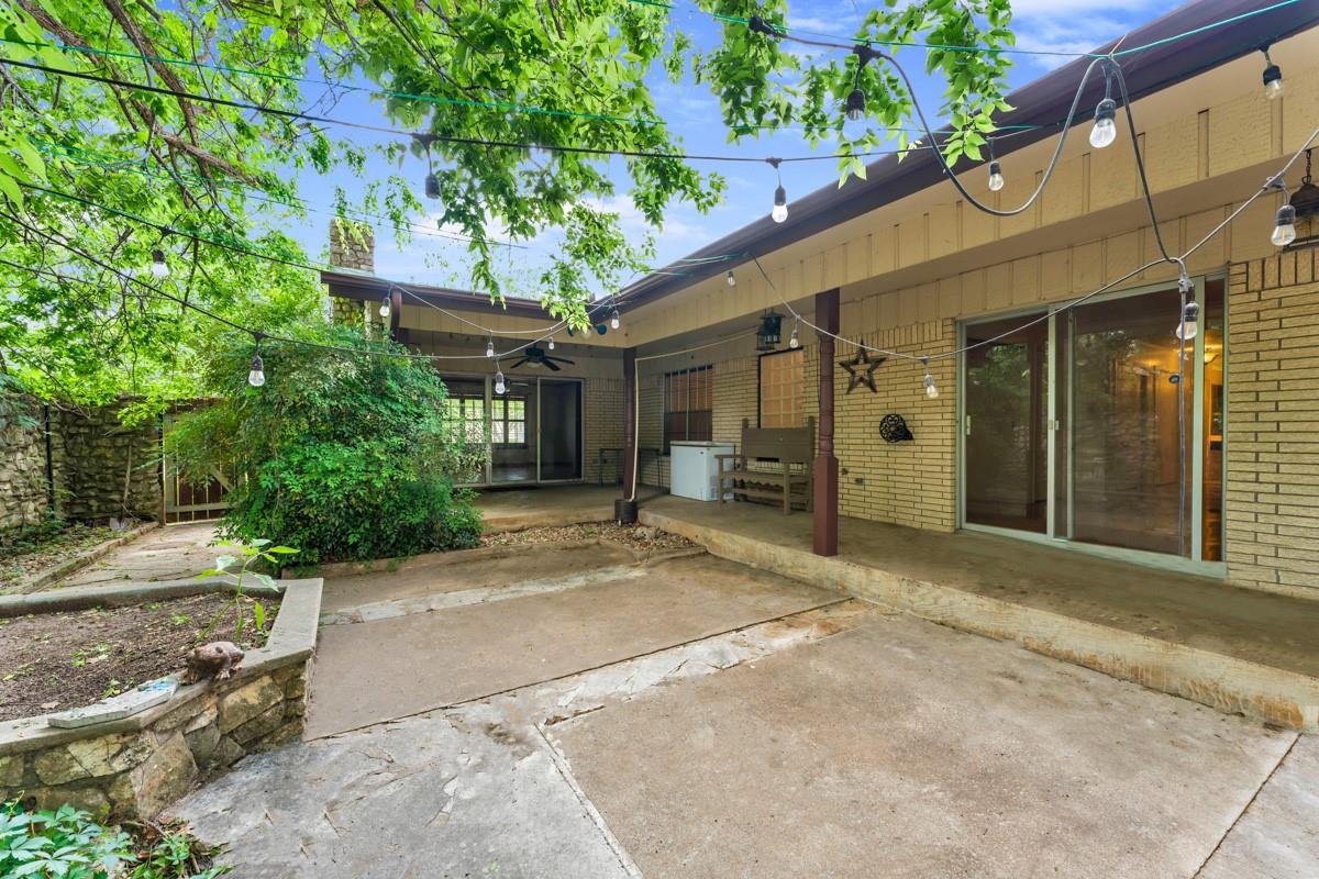 1011 N Vanderveer St, Burnet, TX 78611