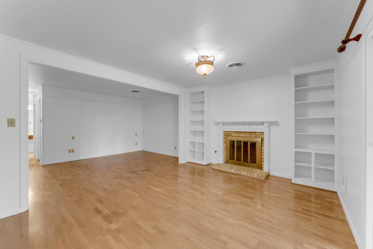 1011 N Vanderveer St, Burnet, TX 78611