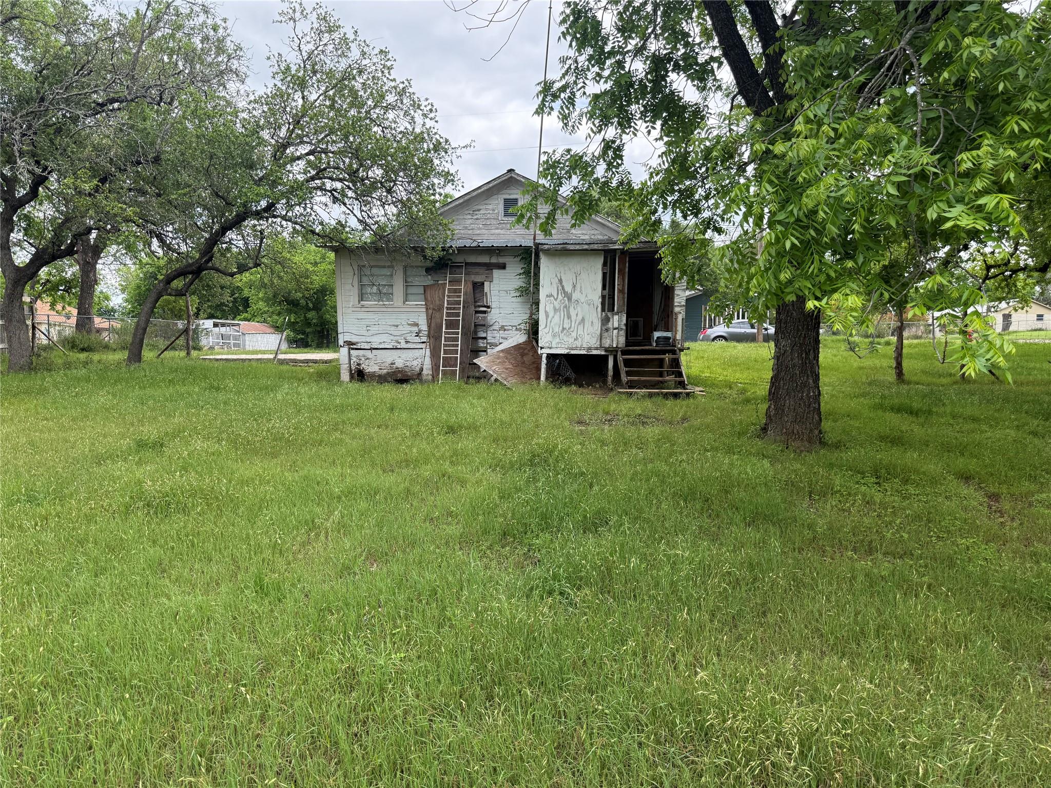 805 W Avenue C, Lampasas, TX 76550