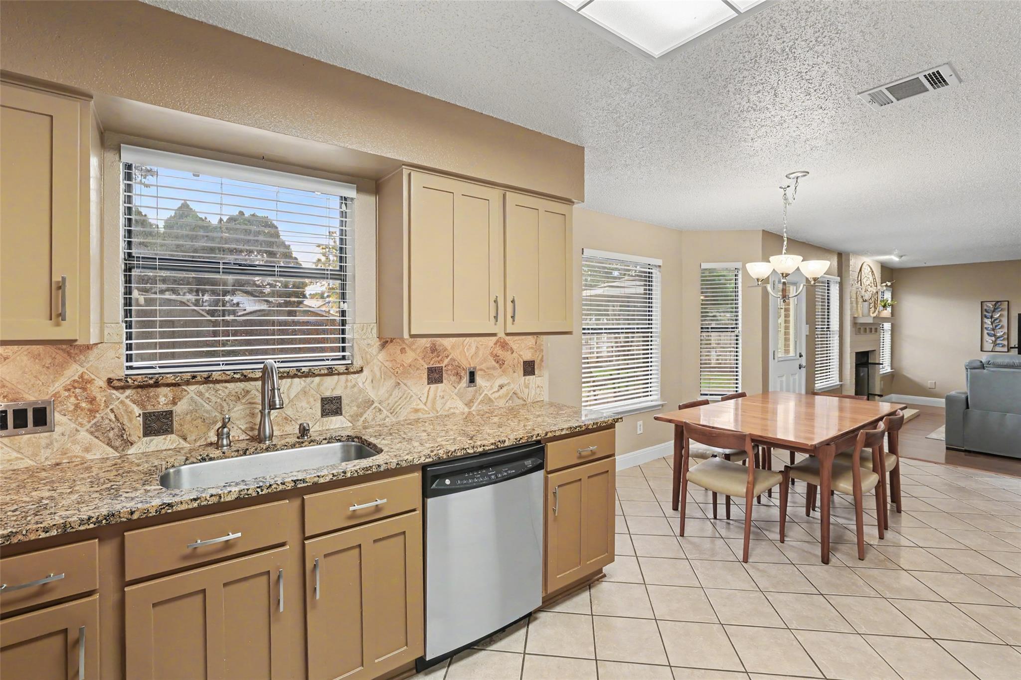 8423 Priest River Dr, Round Rock, TX 78681