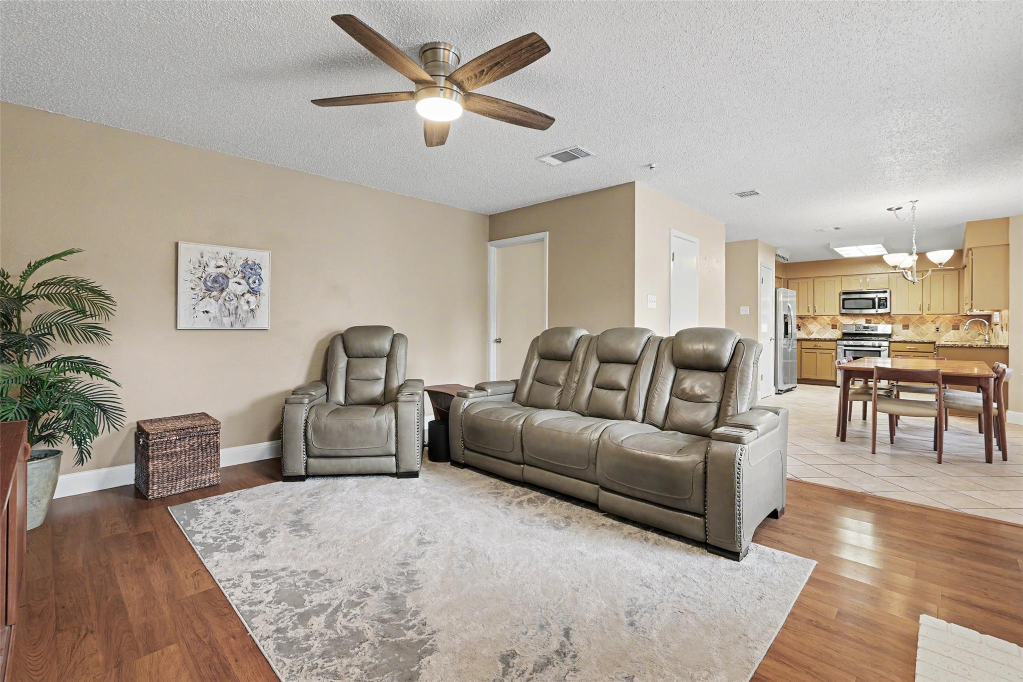 8423 Priest River Dr, Round Rock, TX 78681