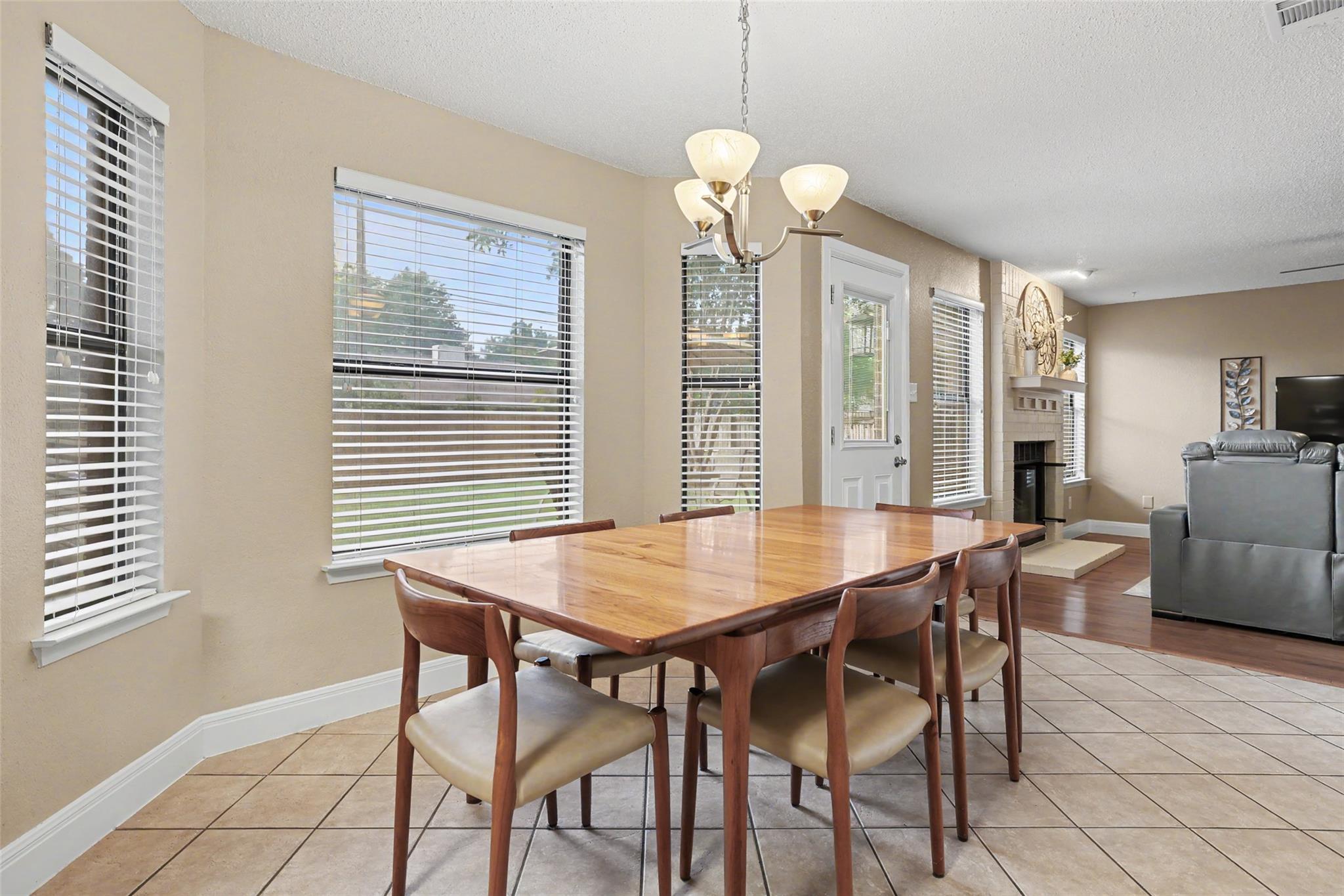 8423 Priest River Dr, Round Rock, TX 78681