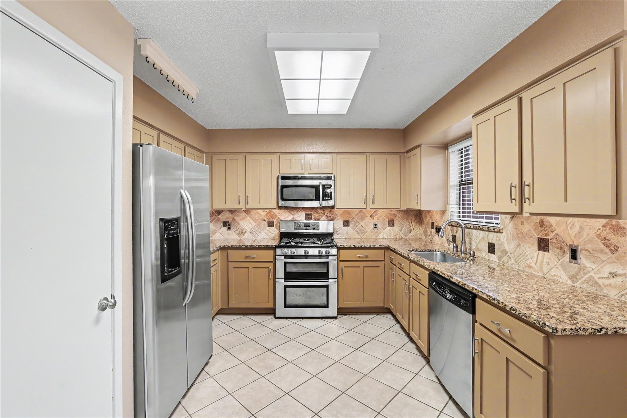 8423 Priest River Dr, Round Rock, TX 78681