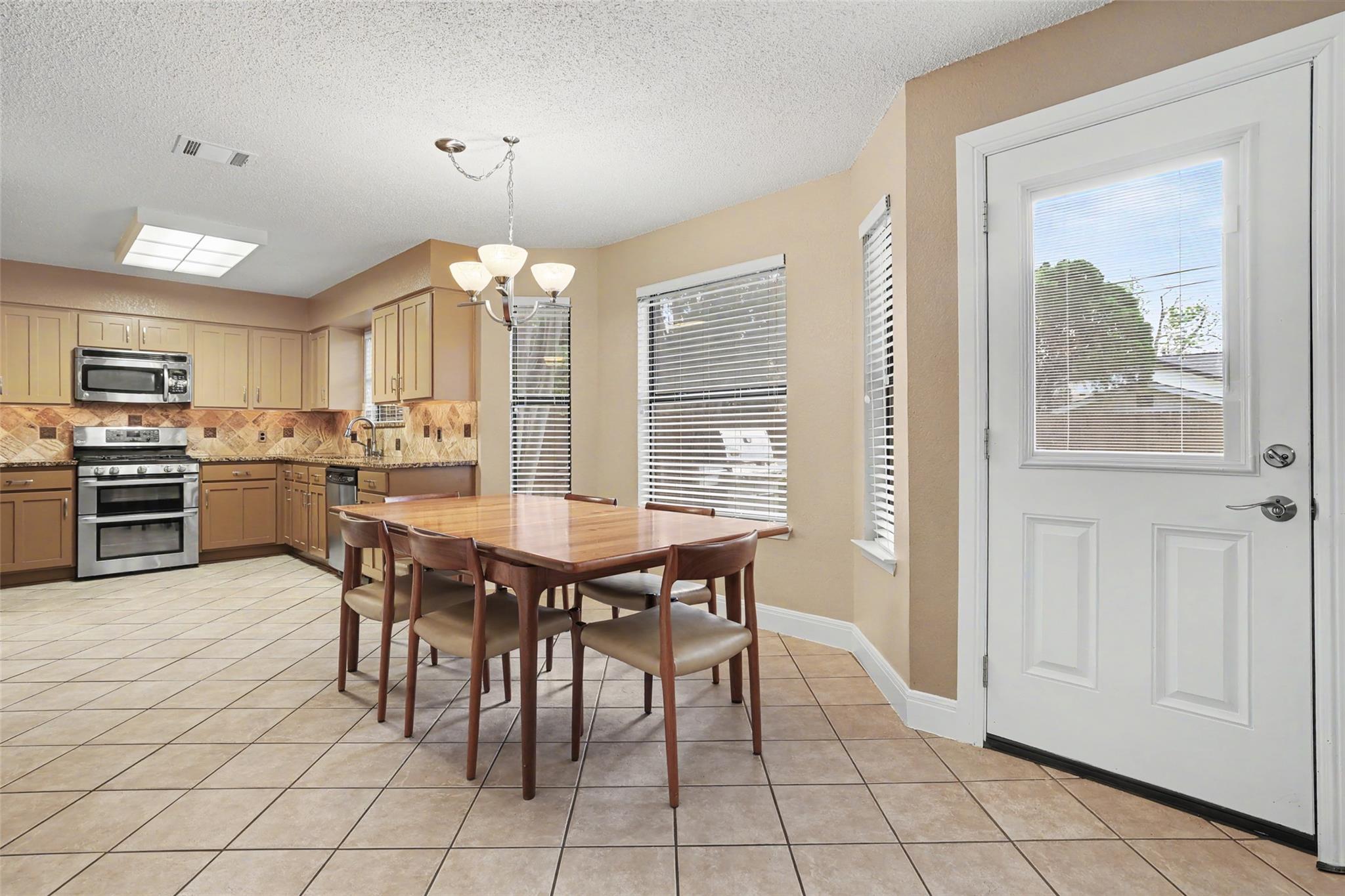 8423 Priest River Dr, Round Rock, TX 78681