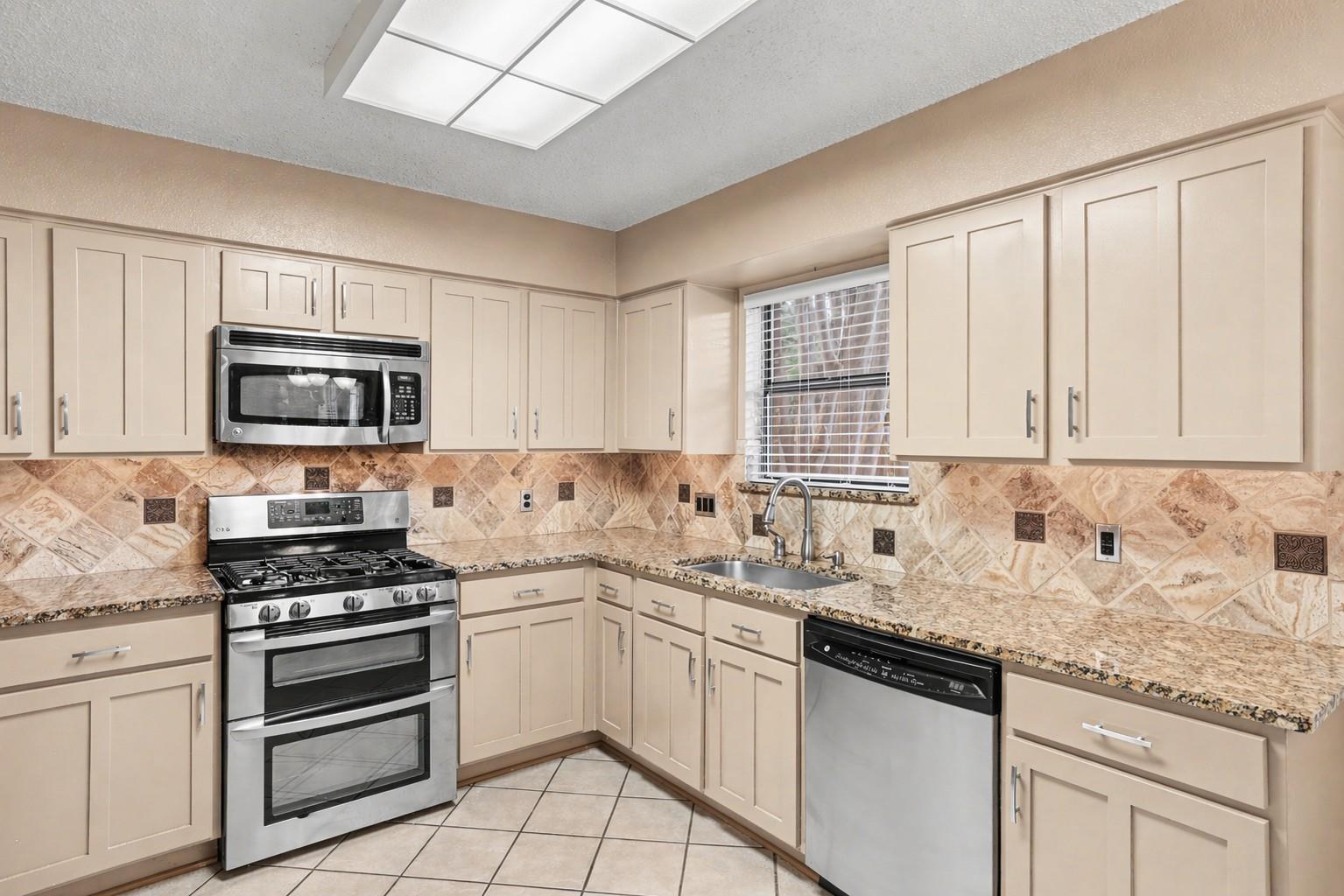 8423 Priest River Dr, Round Rock, TX 78681