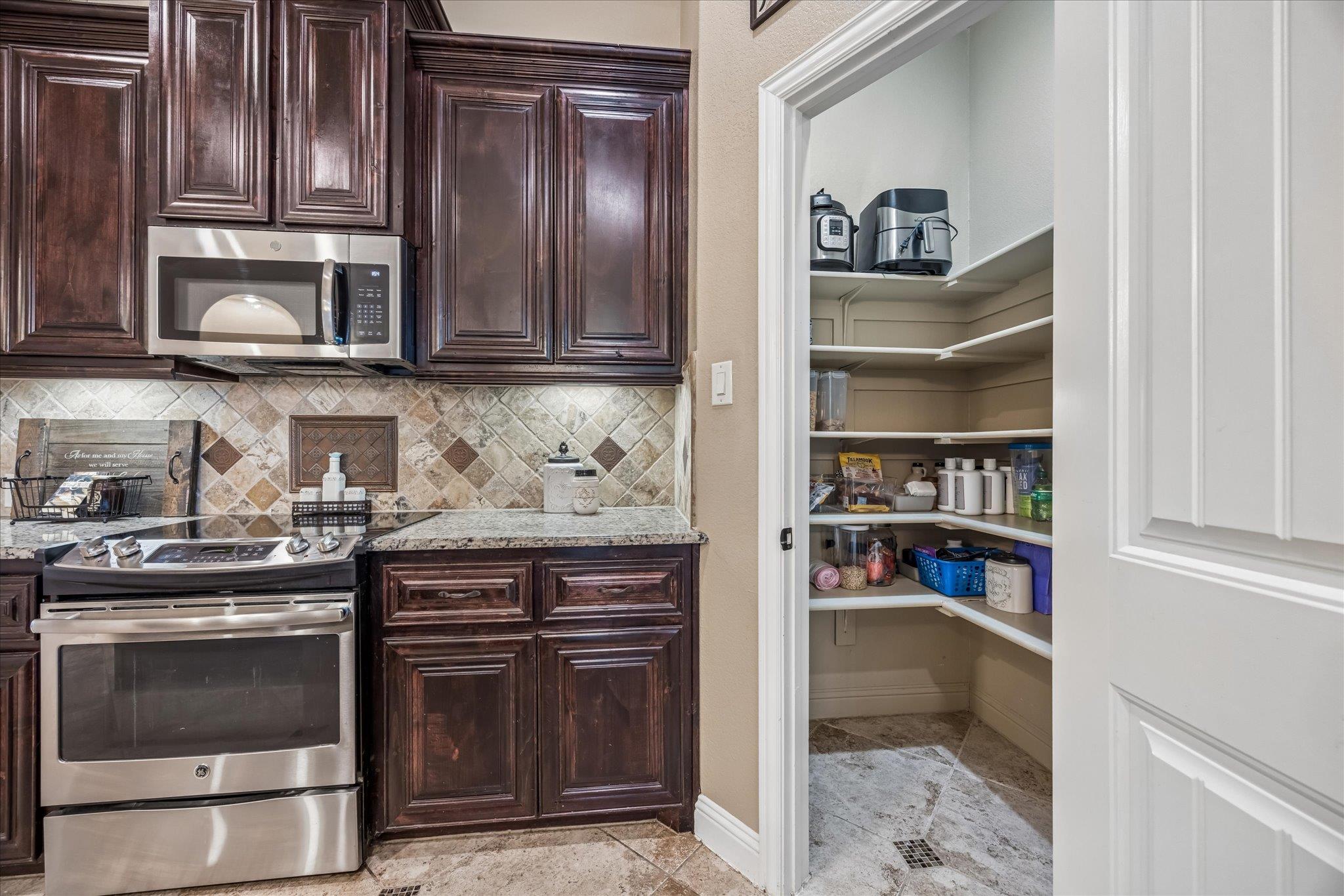 108 Rhinestone Cv, Liberty Hill, TX 78642