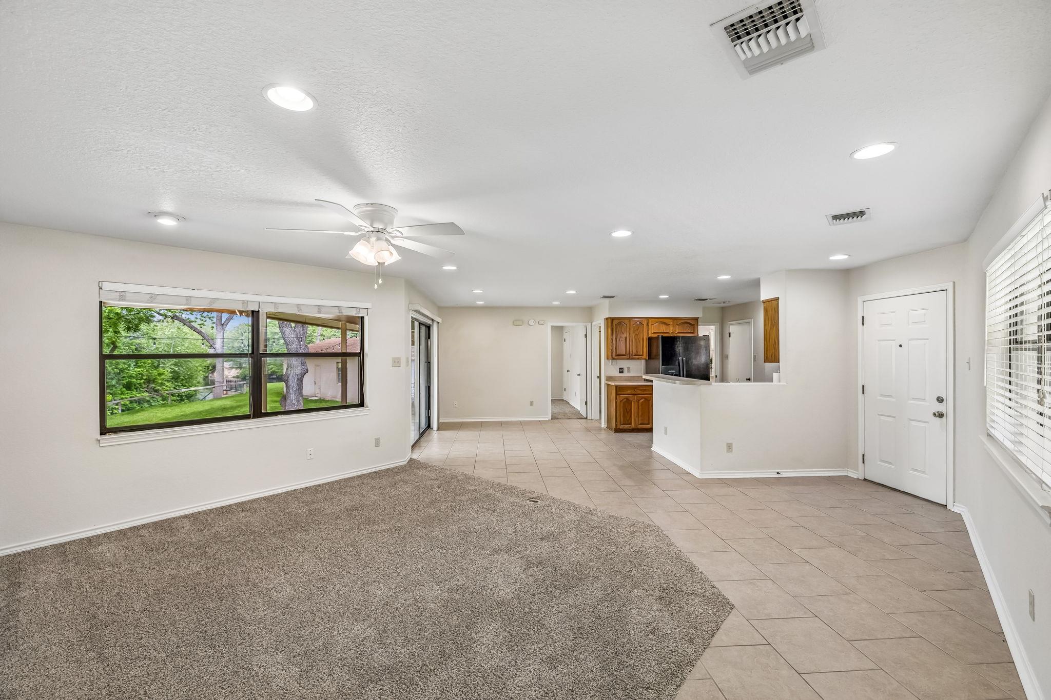 900 Boenig St, Seguin, TX 78155