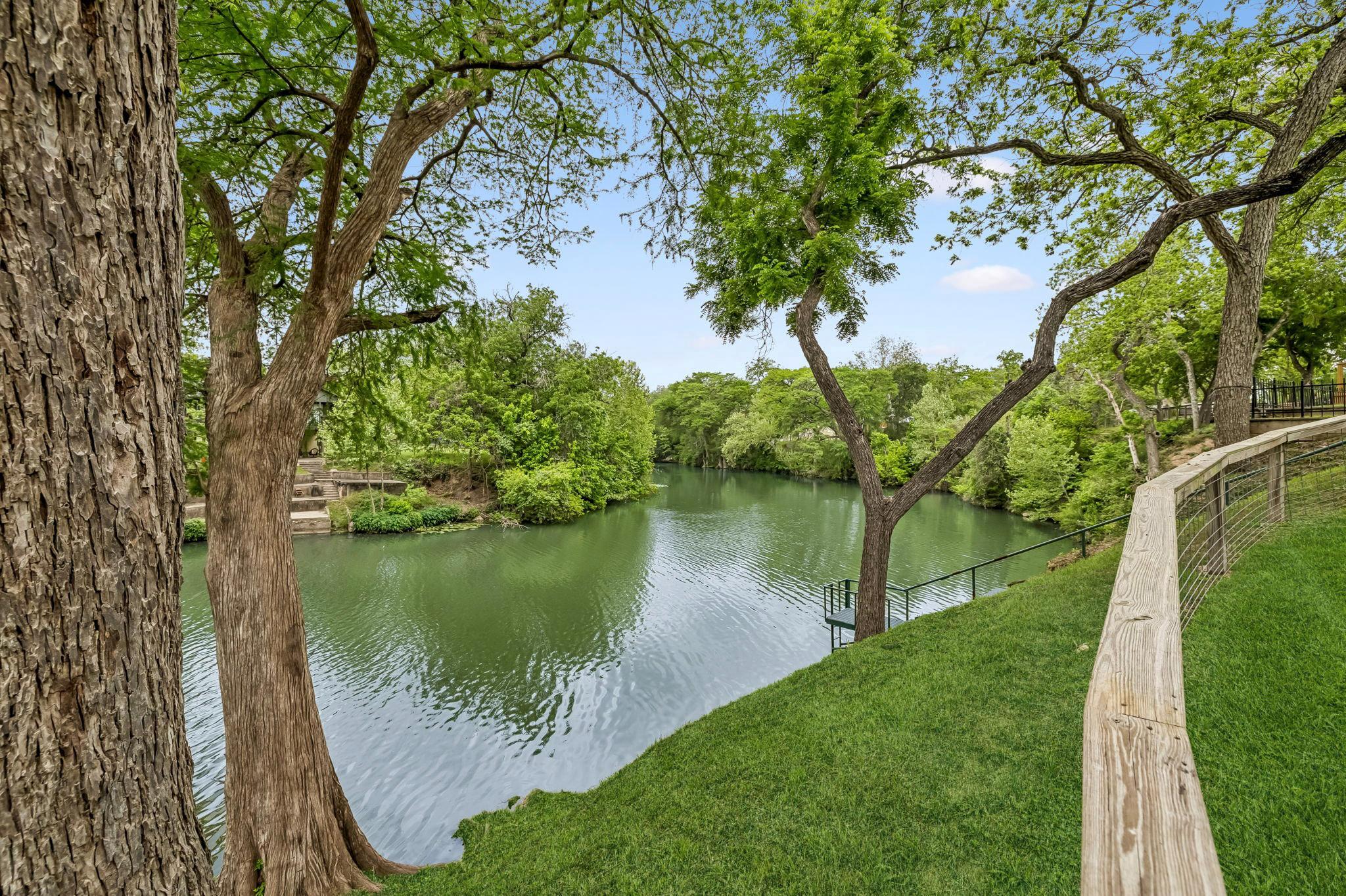 900 Boenig St, Seguin, TX 78155