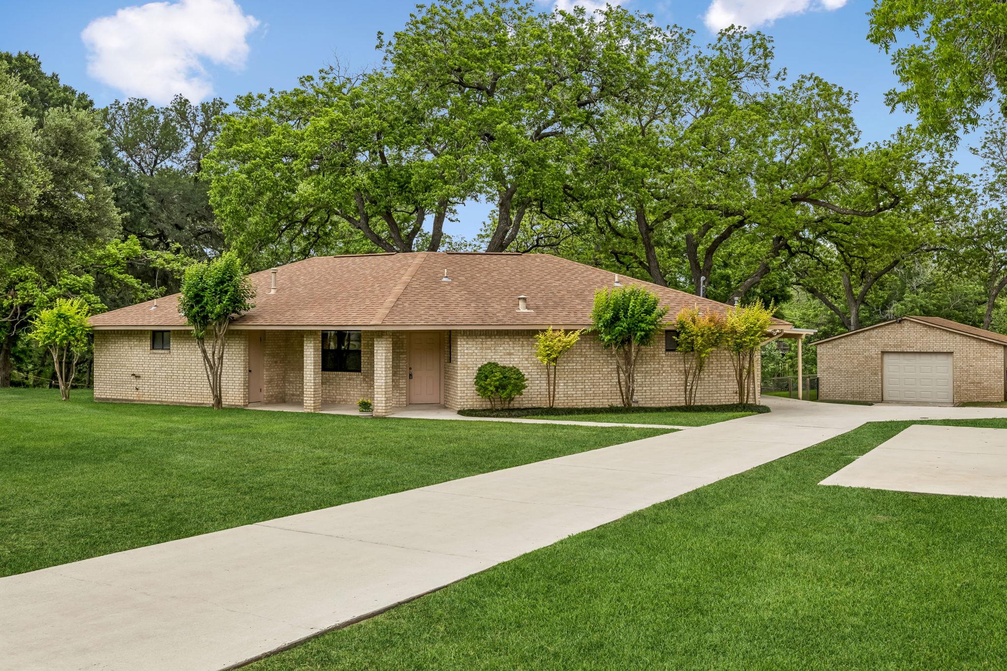 900 Boenig St, Seguin, TX 78155