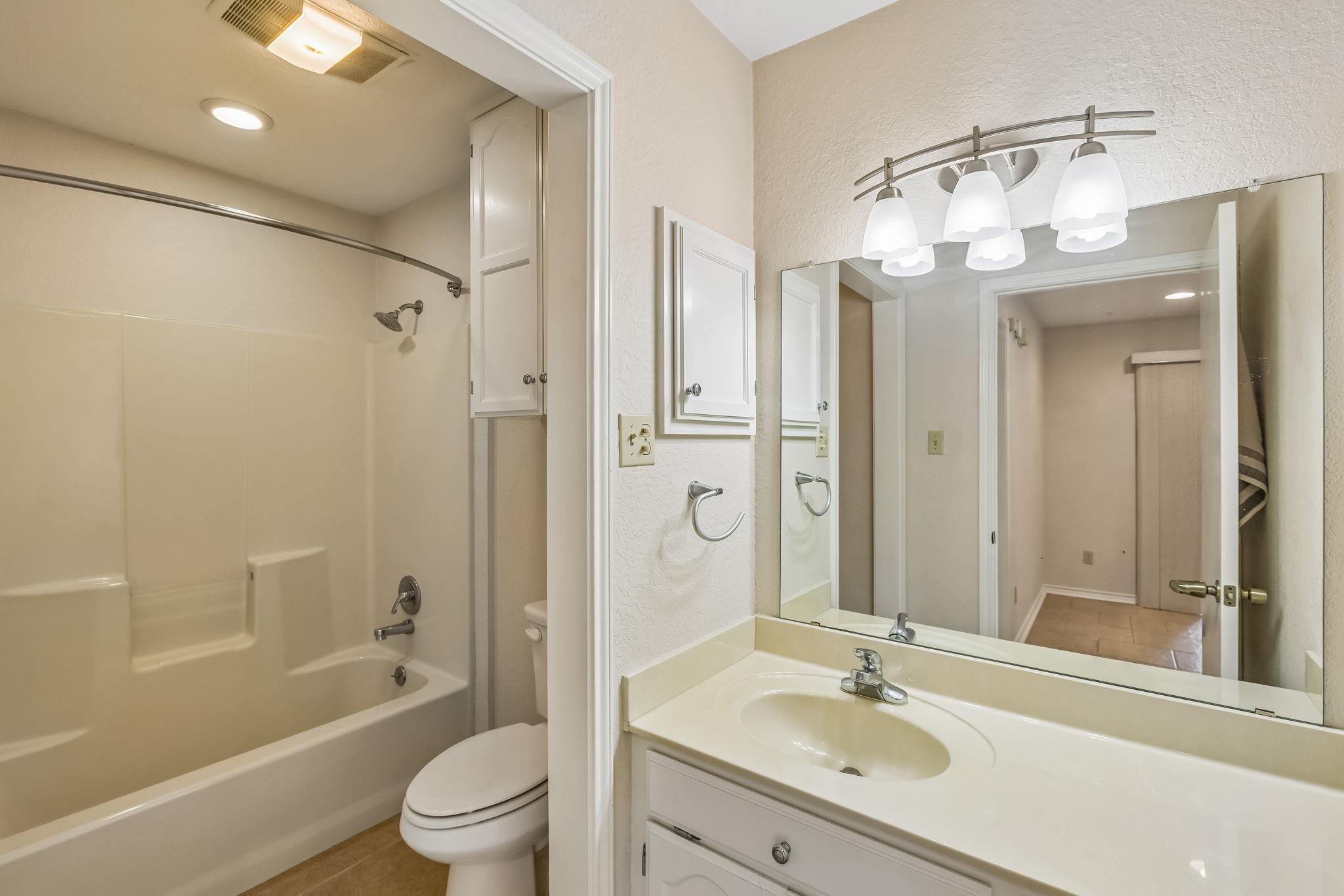 900 Boenig St, Seguin, TX 78155