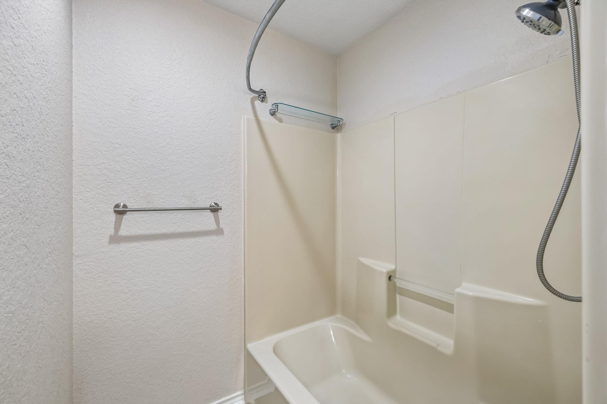 900 Boenig St, Seguin, TX 78155