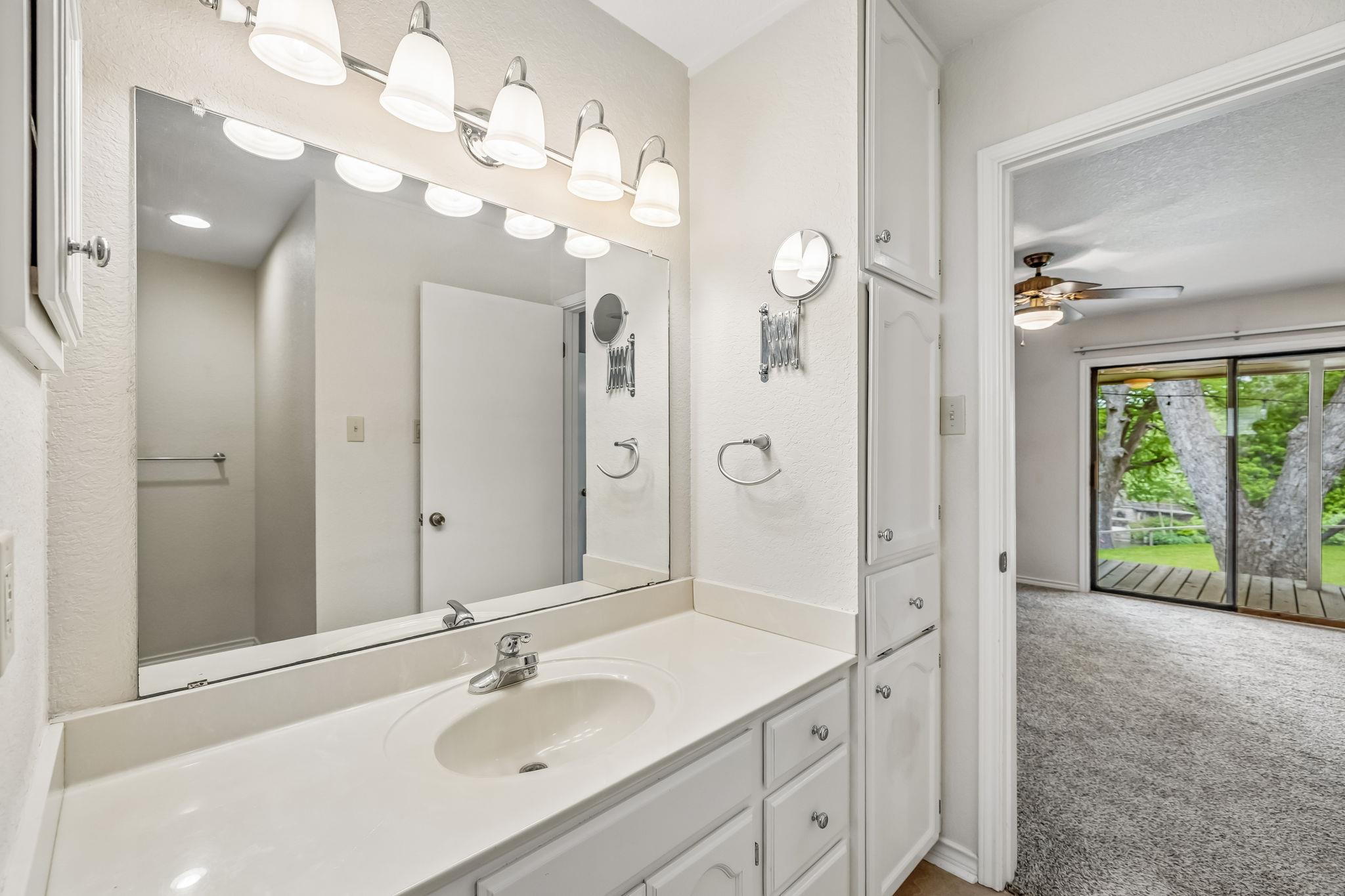 900 Boenig St, Seguin, TX 78155