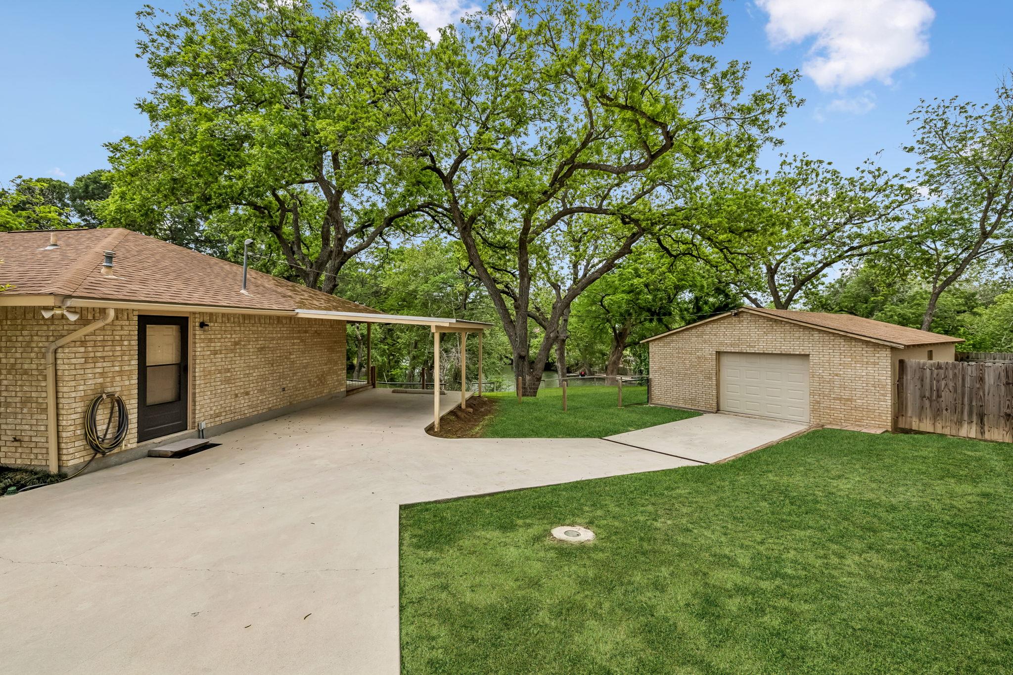900 Boenig St, Seguin, TX 78155
