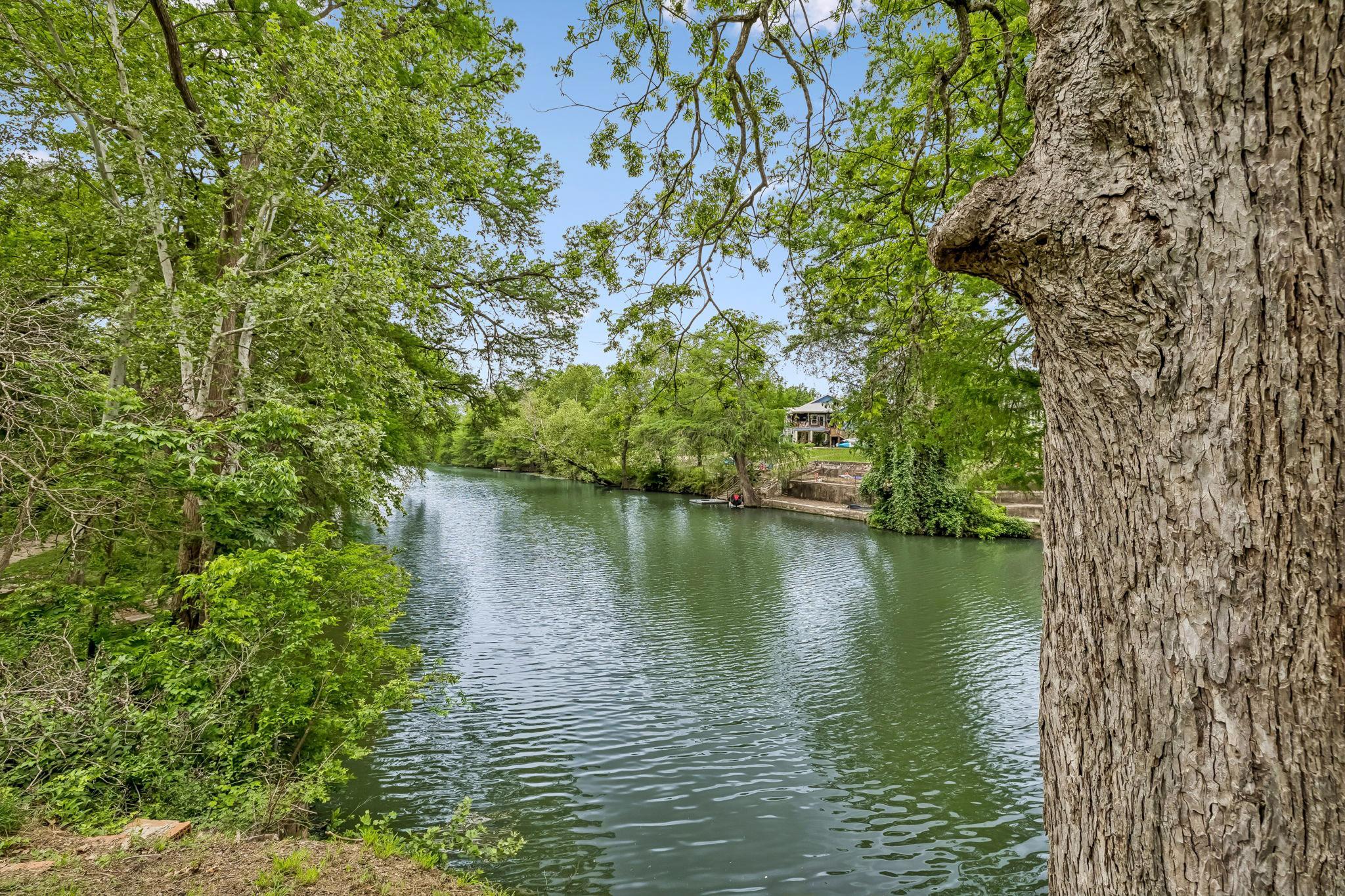 900 Boenig St, Seguin, TX 78155