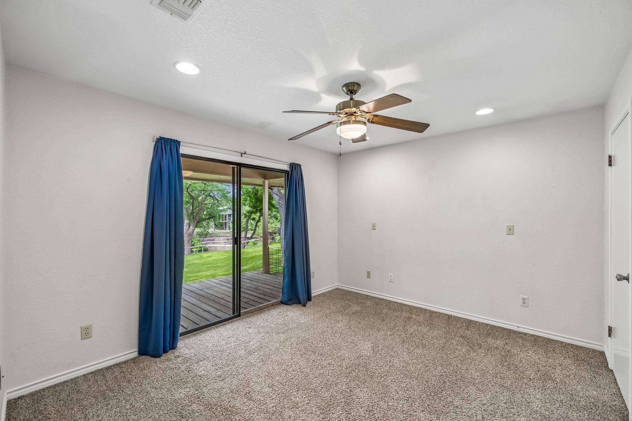 900 Boenig St, Seguin, TX 78155