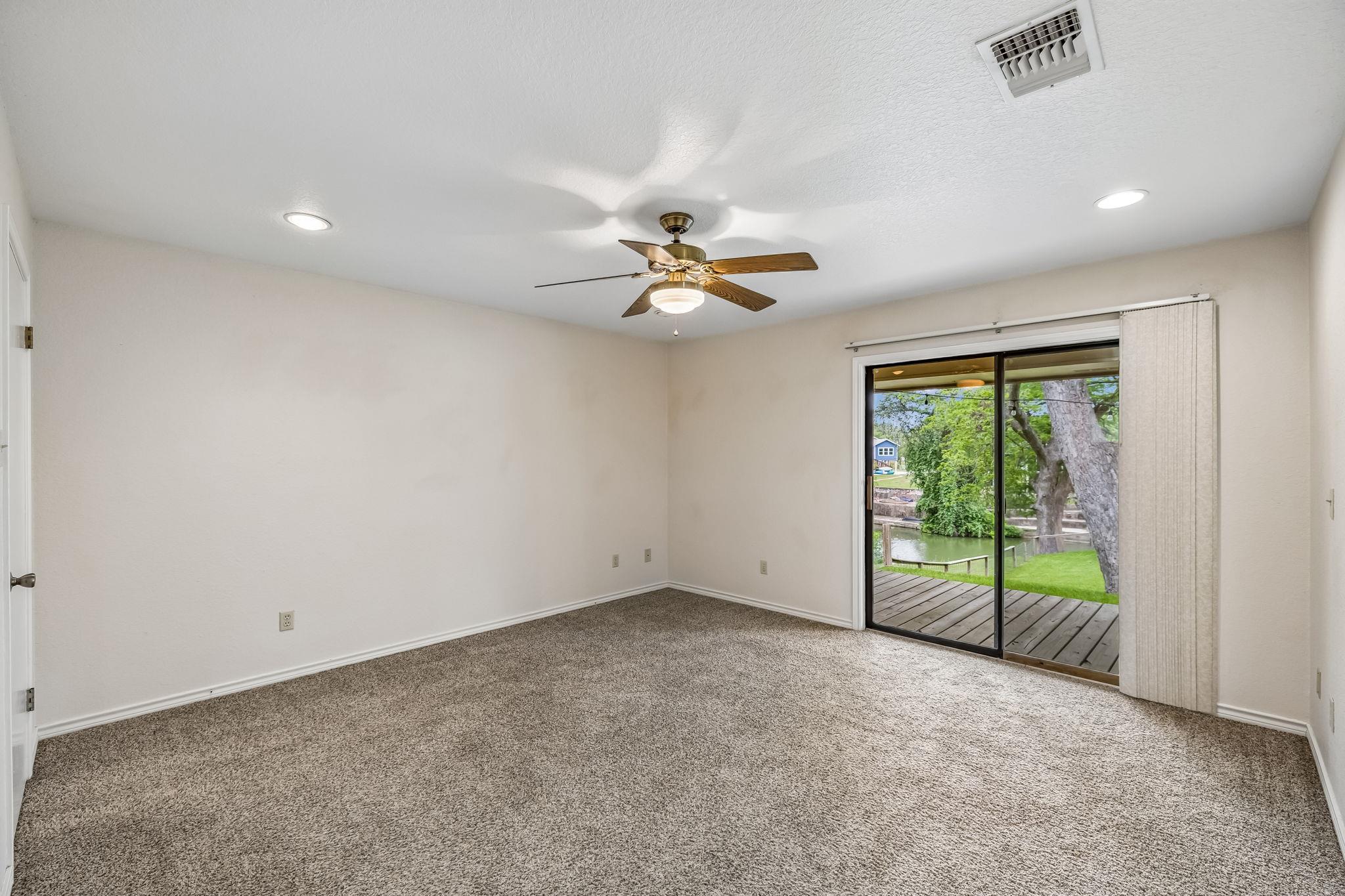 900 Boenig St, Seguin, TX 78155