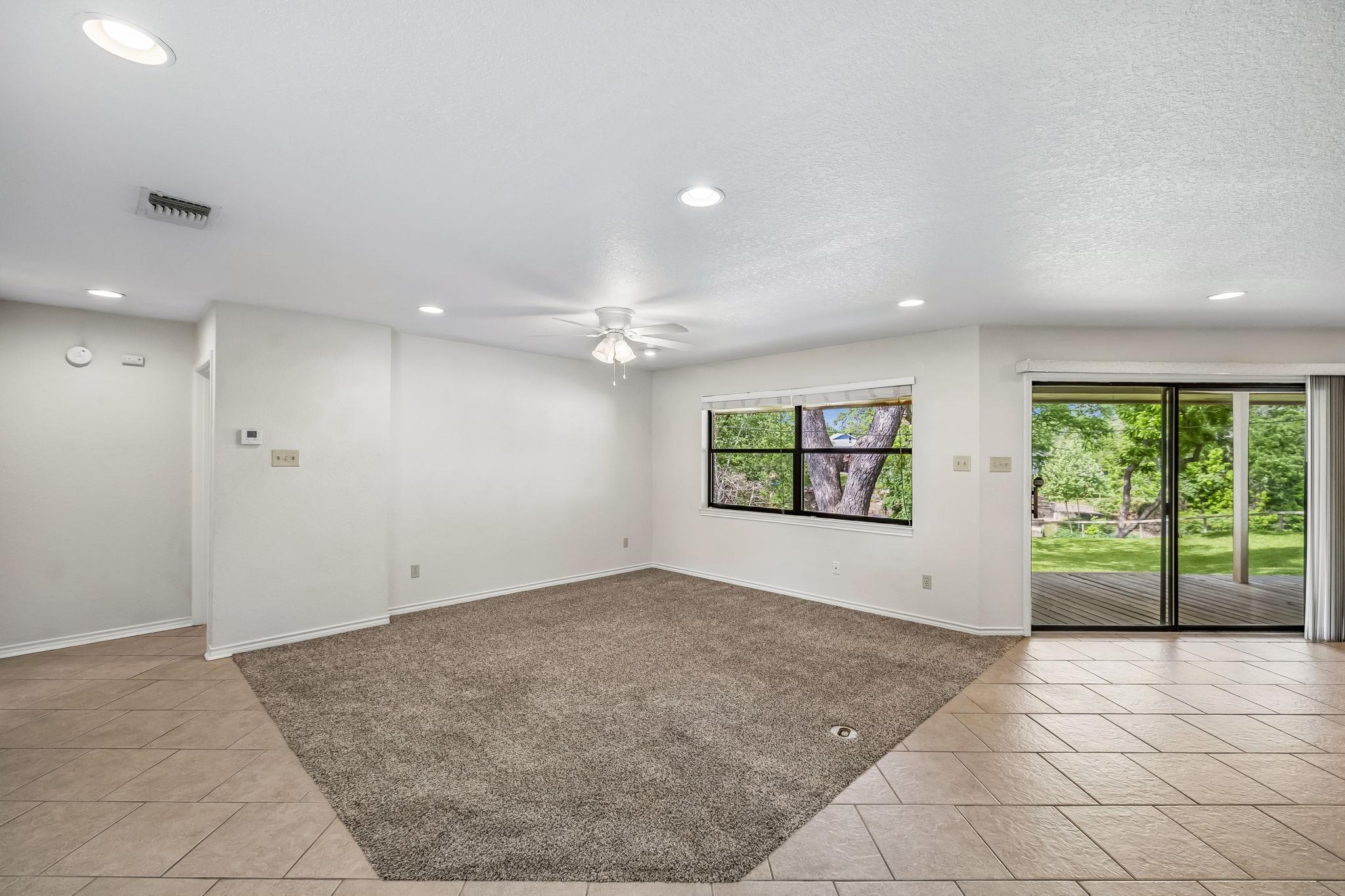 900 Boenig St, Seguin, TX 78155