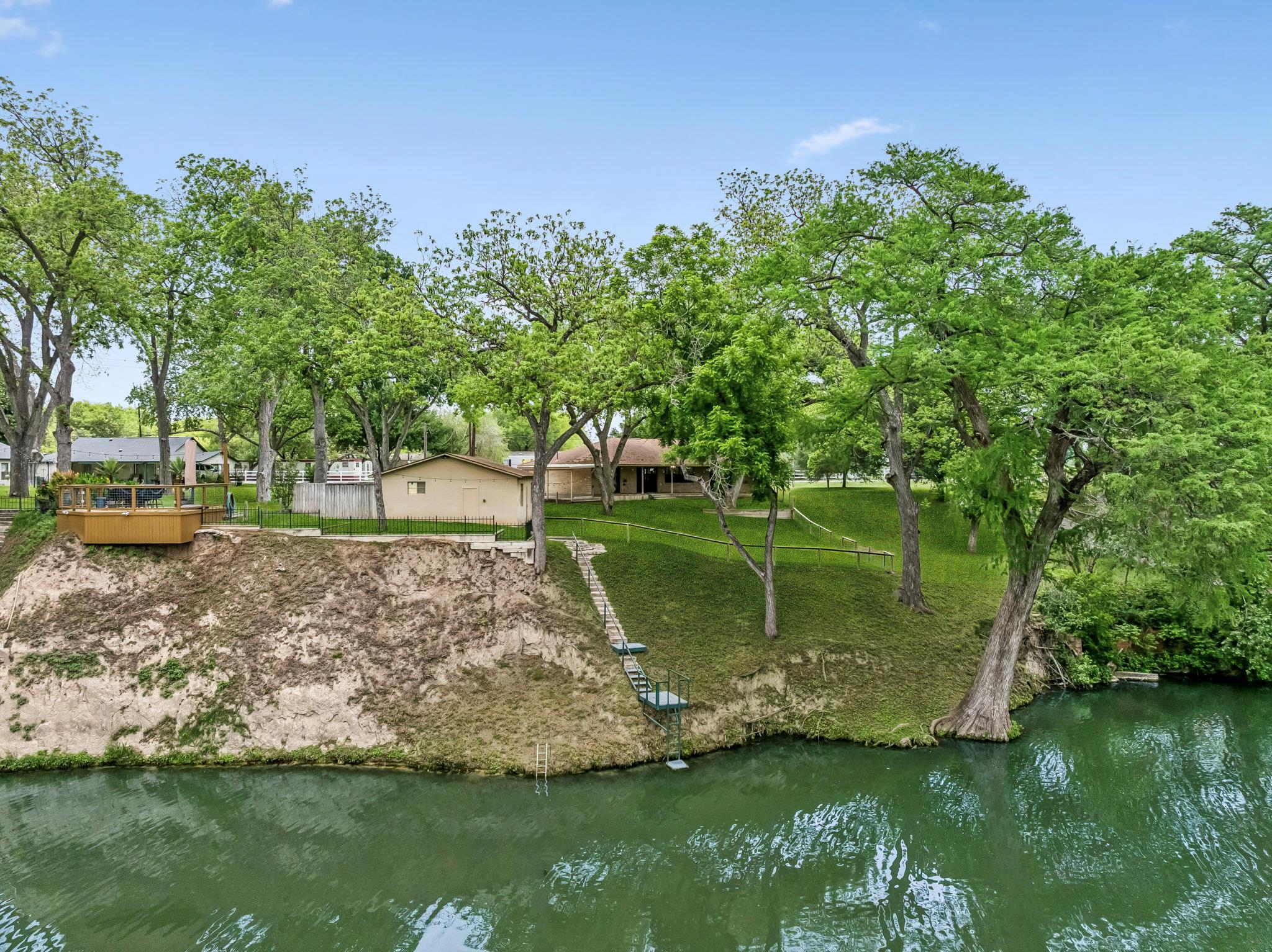 900 Boenig St, Seguin, TX 78155