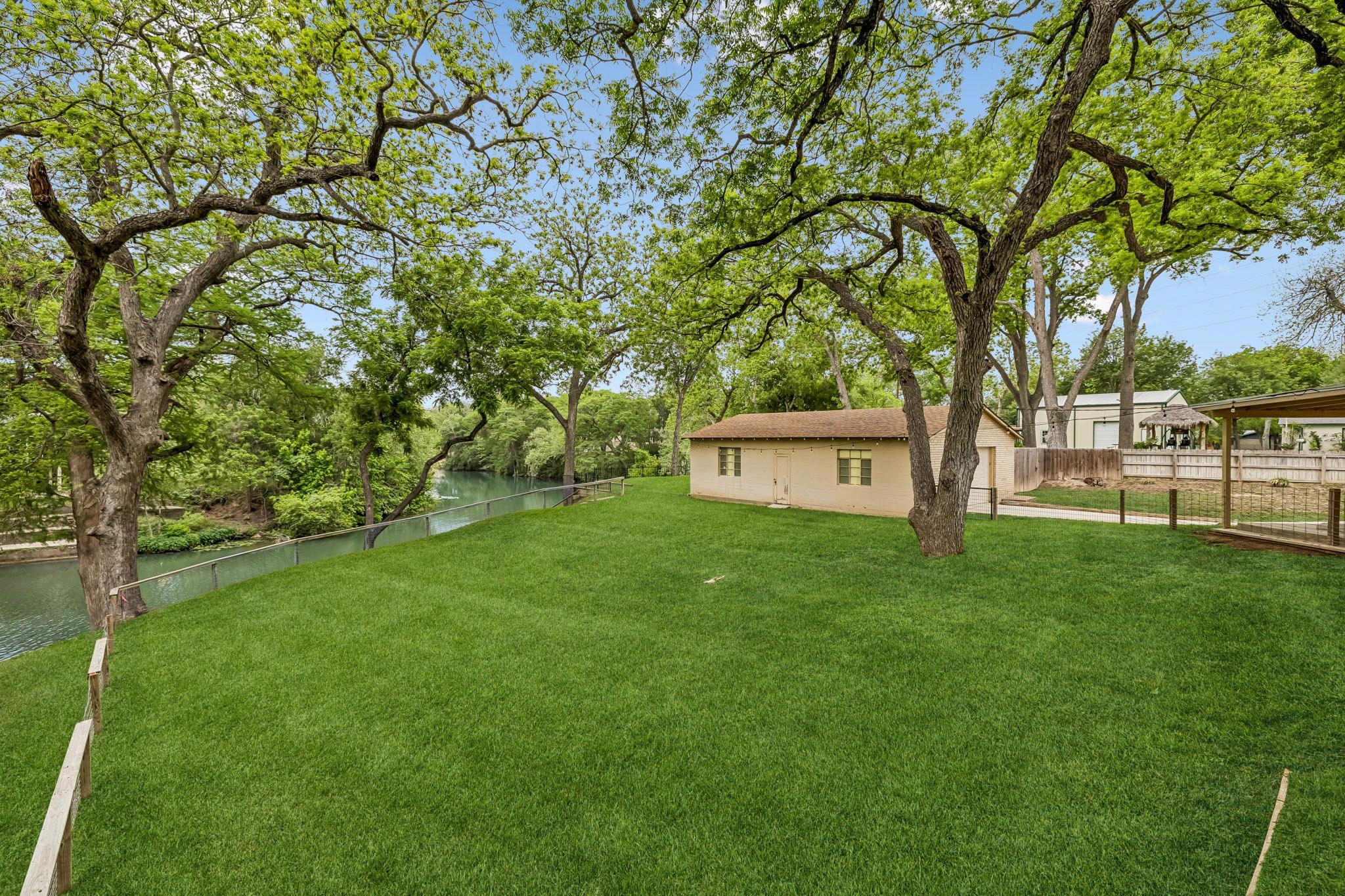 900 Boenig St, Seguin, TX 78155