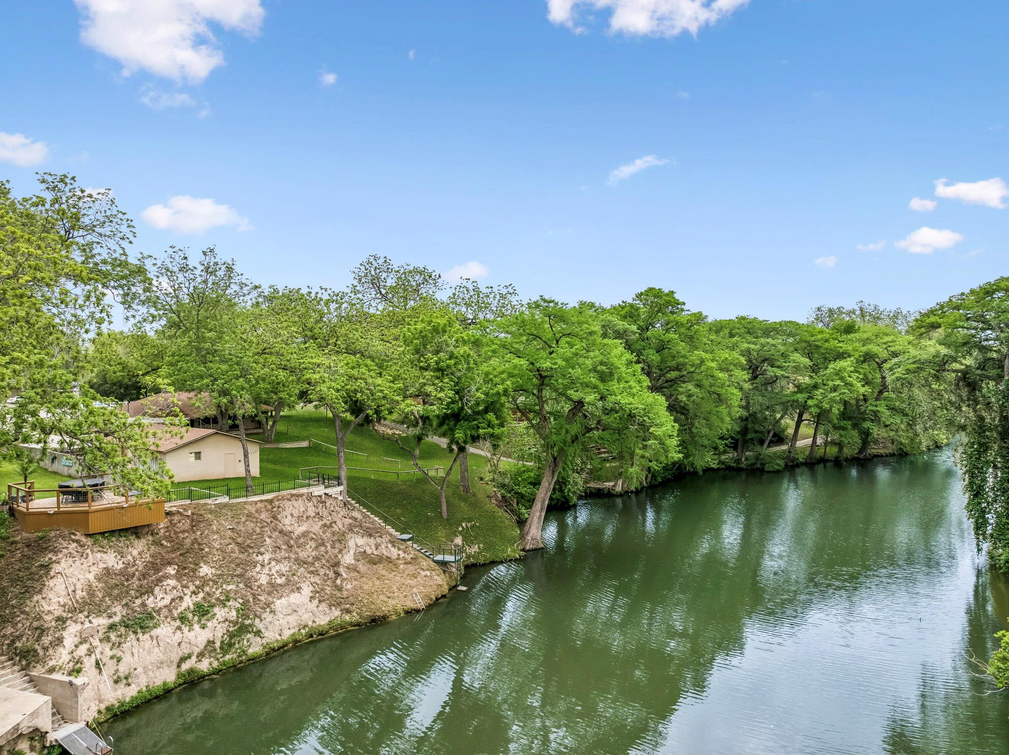 900 Boenig St, Seguin, TX 78155