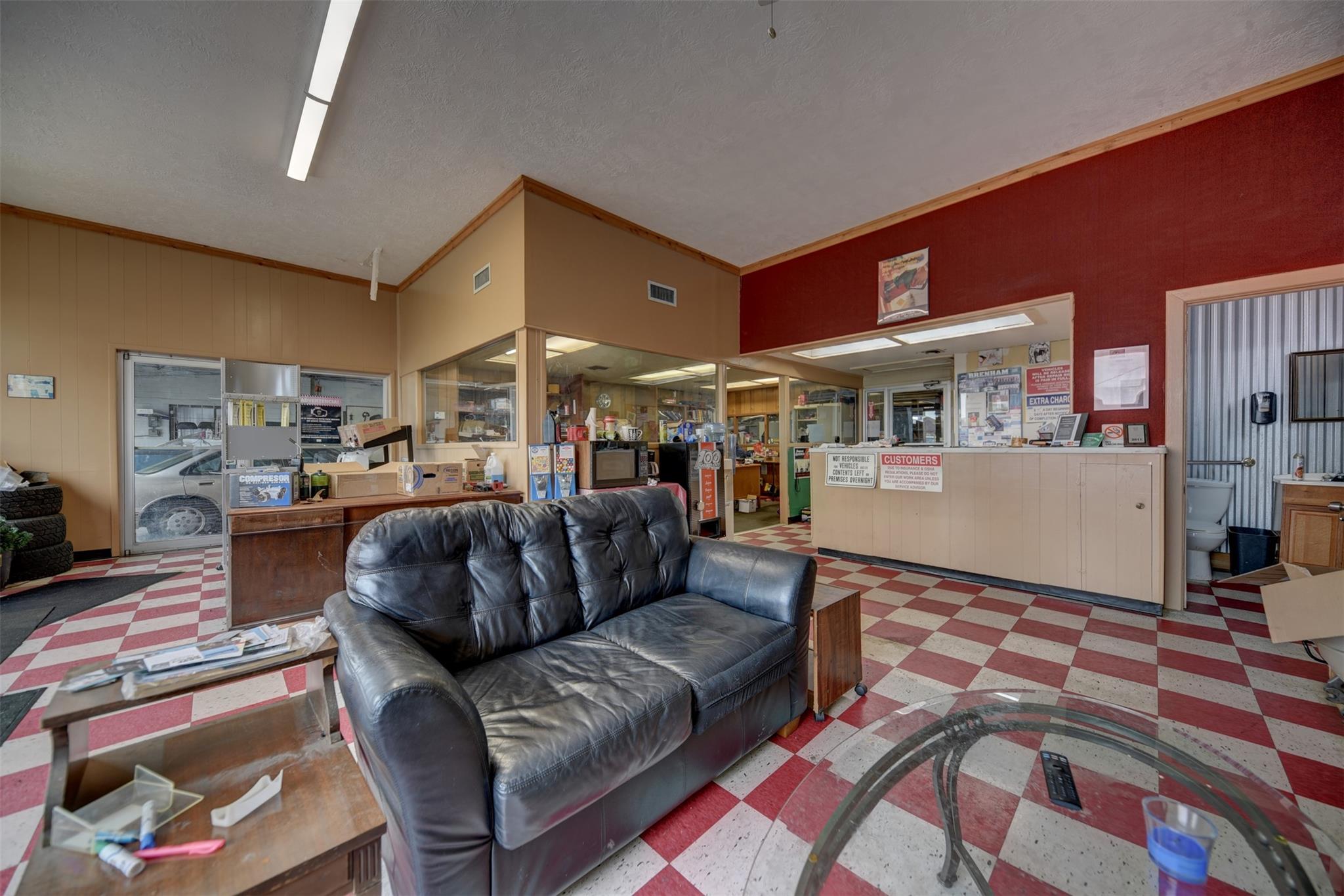 307 E Alamo St, Brenham, TX 77833