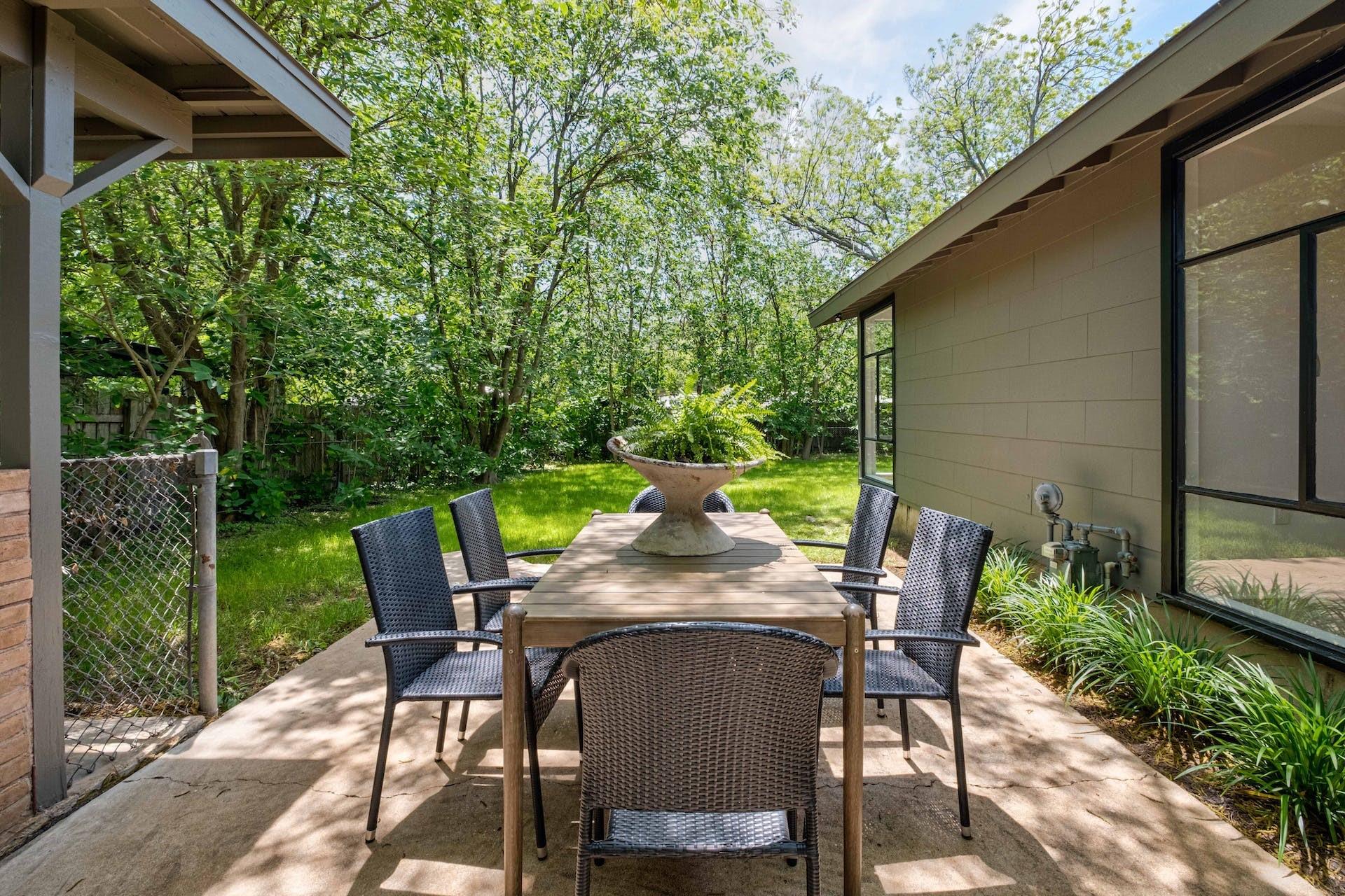 1811 Forest Hill Dr, Austin, TX 78745