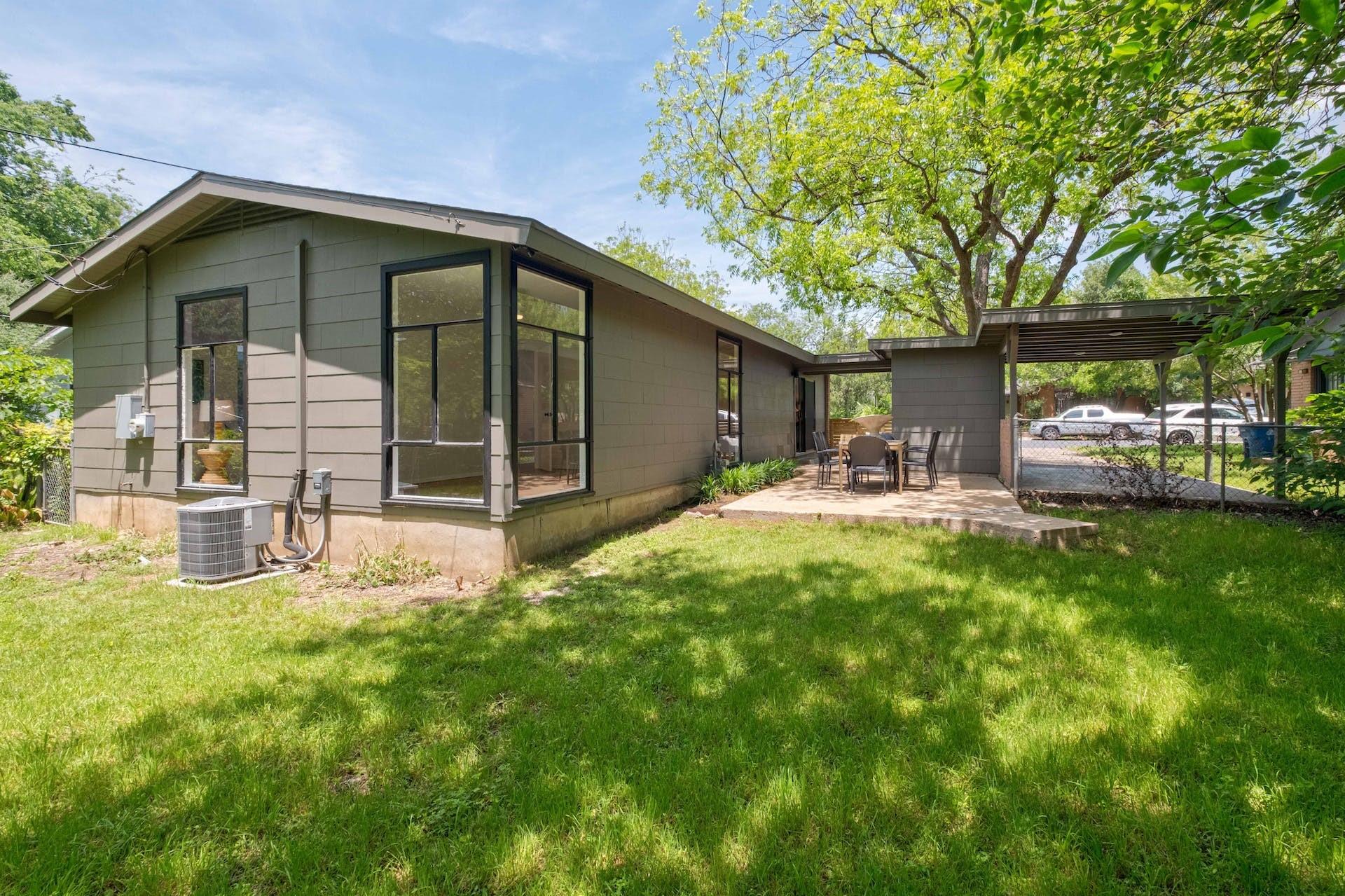 1811 Forest Hill Dr, Austin, TX 78745