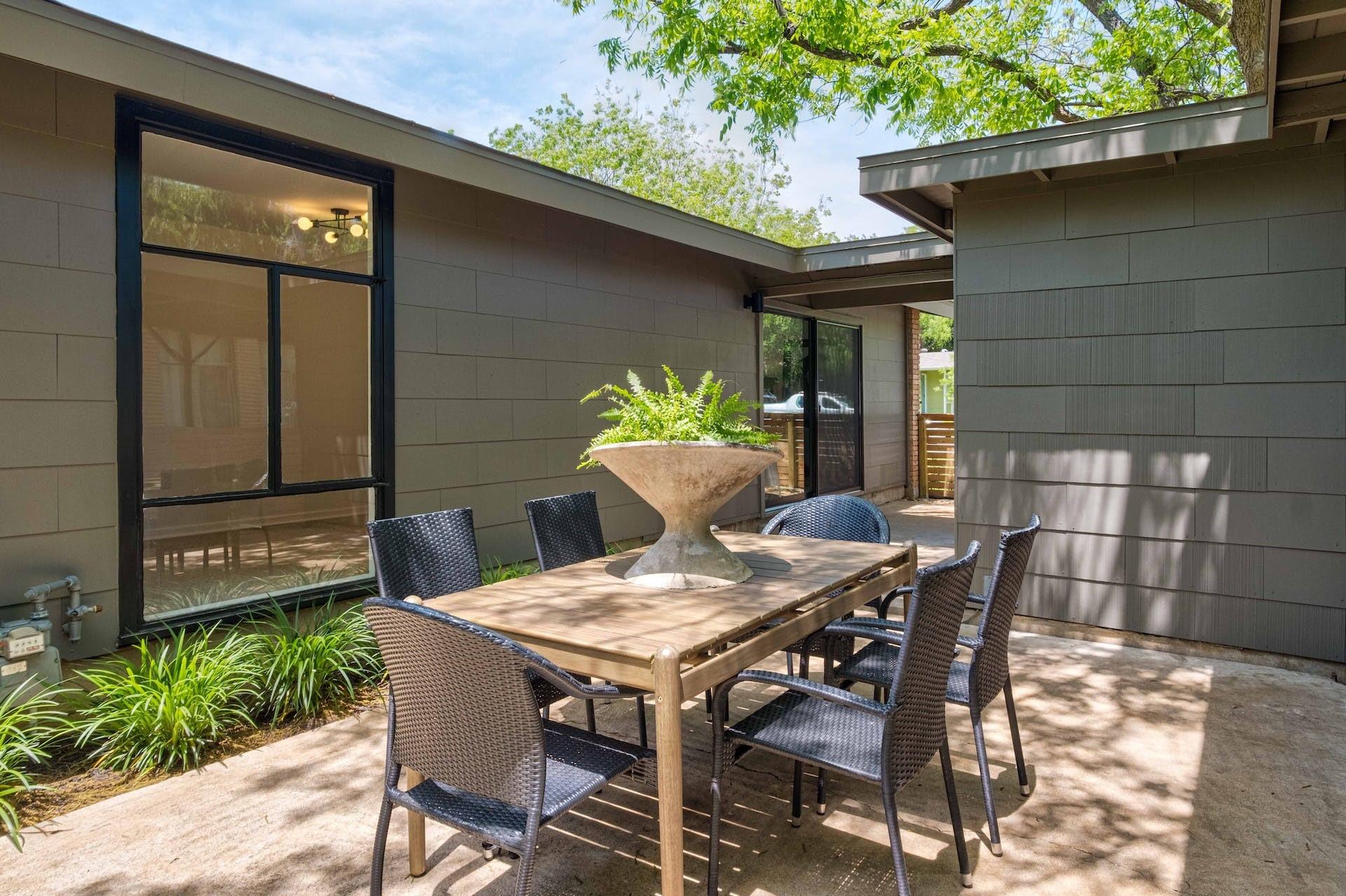 1811 Forest Hill Dr, Austin, TX 78745