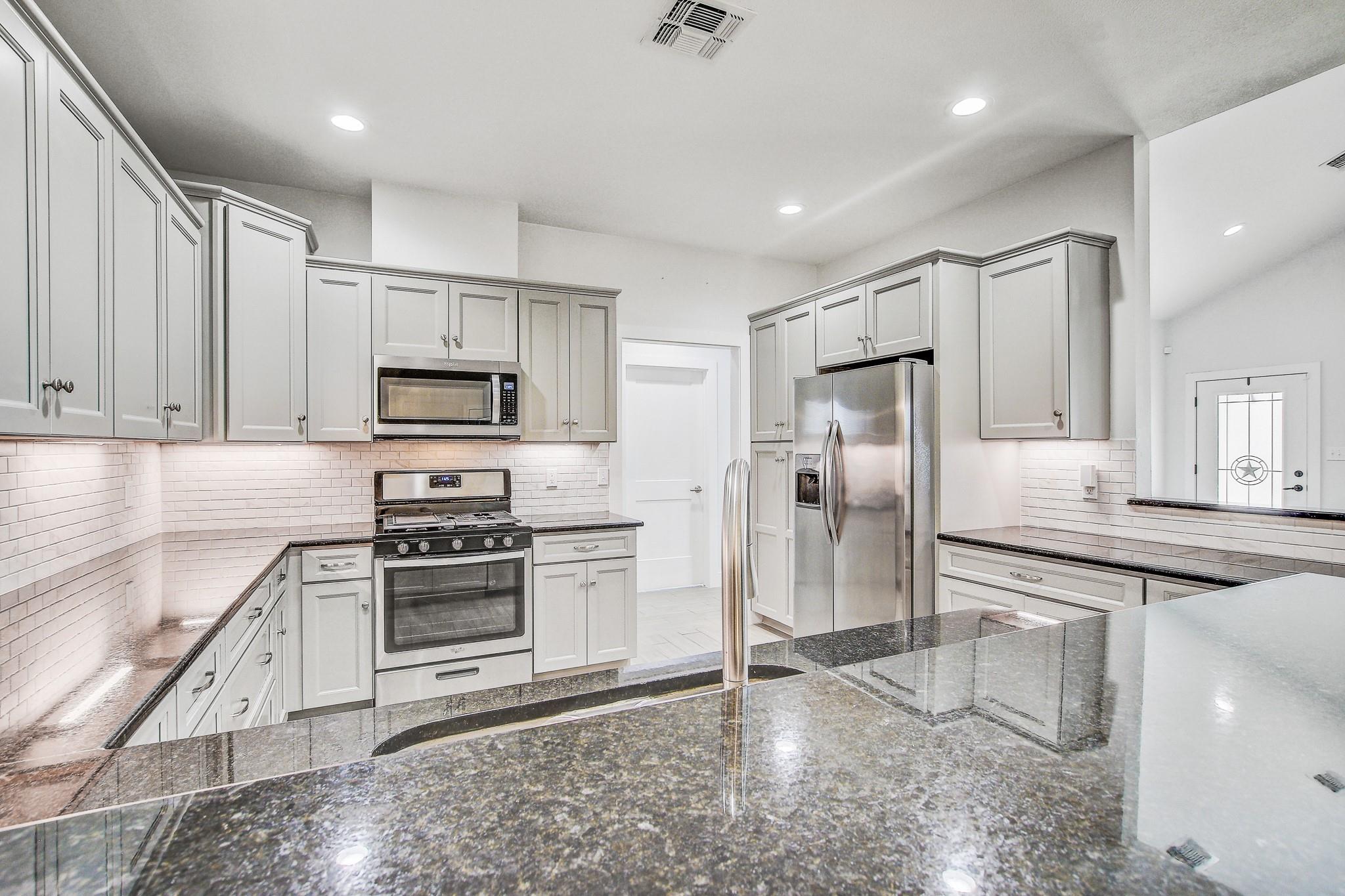 109 Les Ln, Smithville, TX 78957