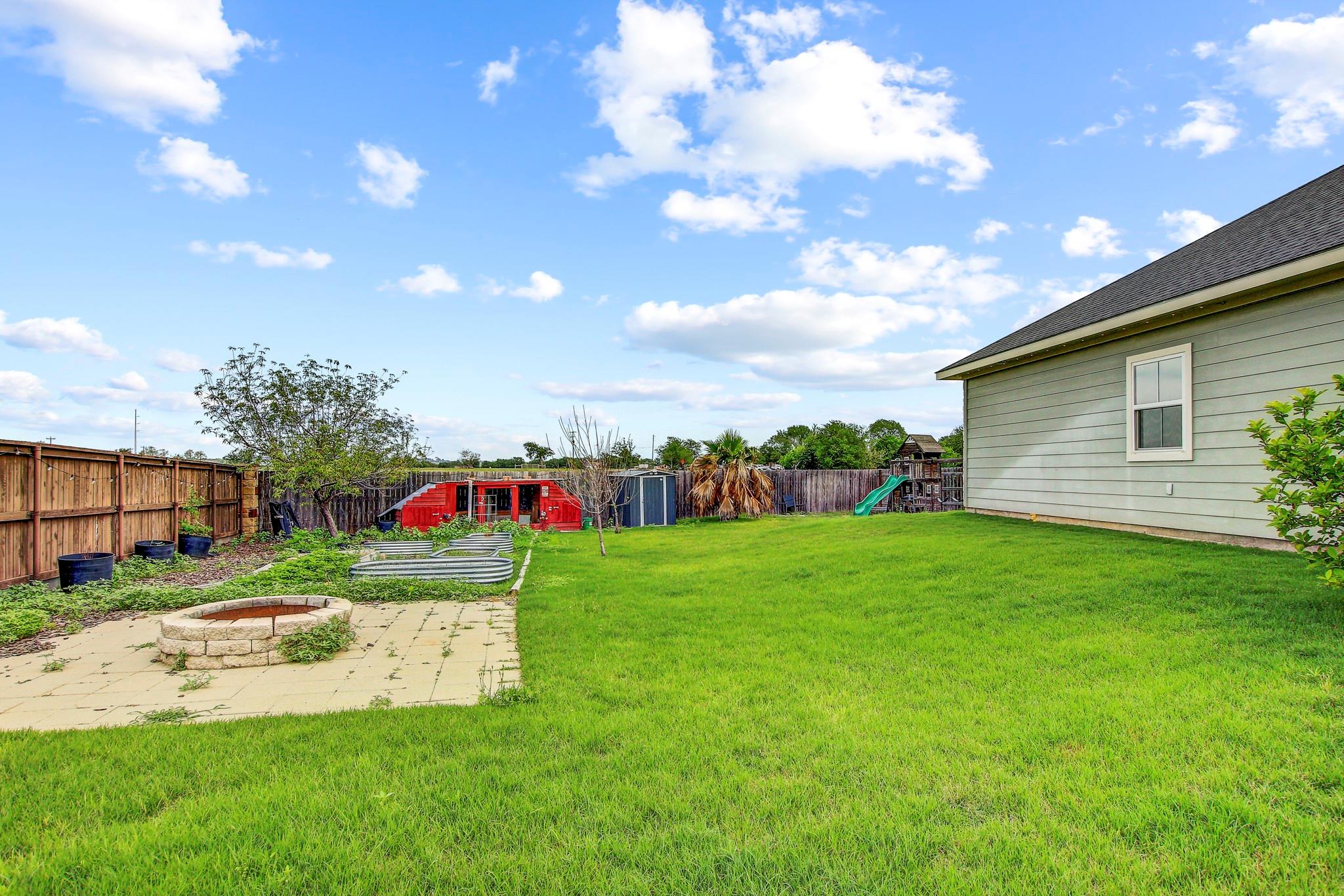 109 Les Ln, Smithville, TX 78957