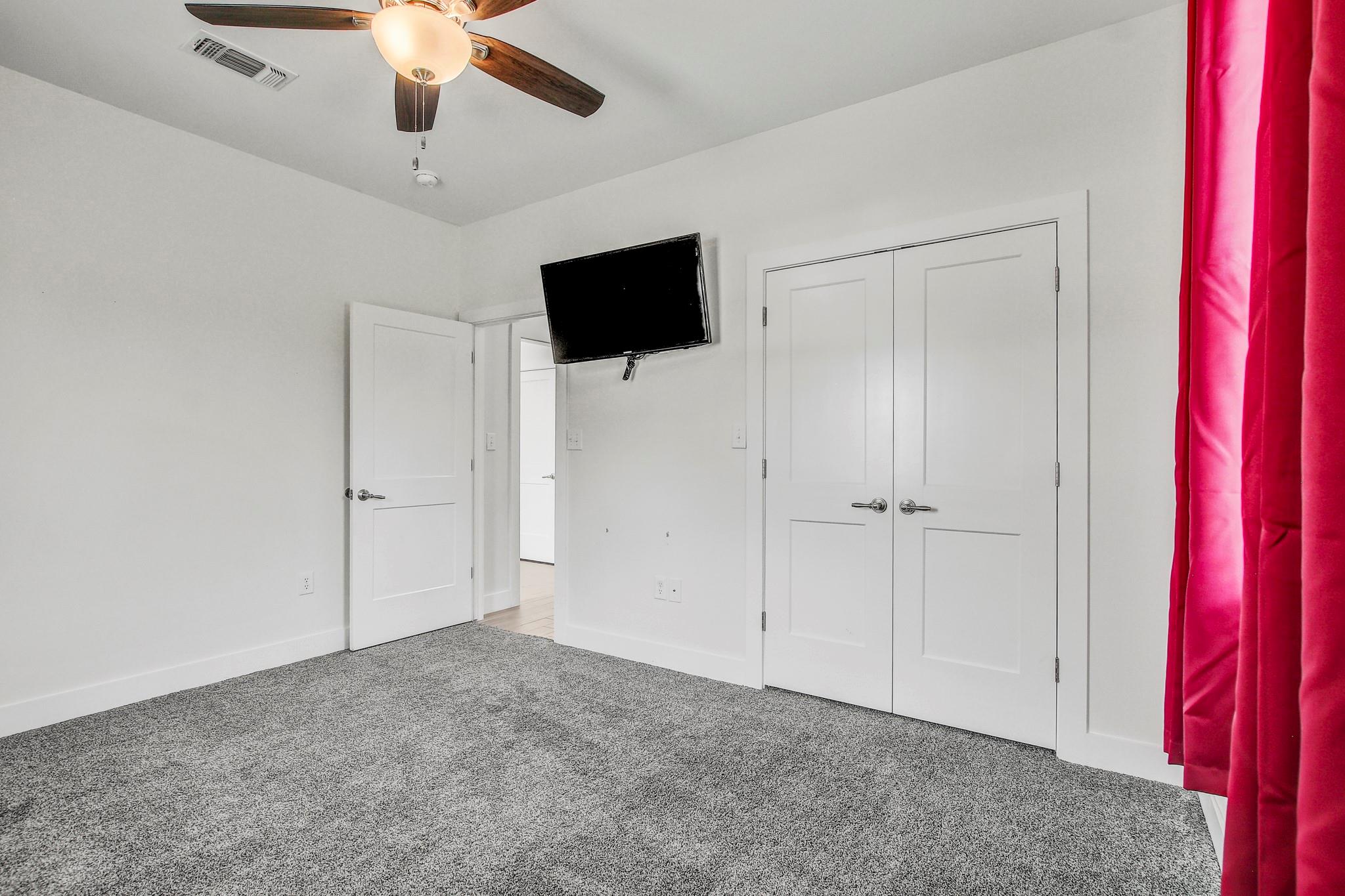 109 Les Ln, Smithville, TX 78957