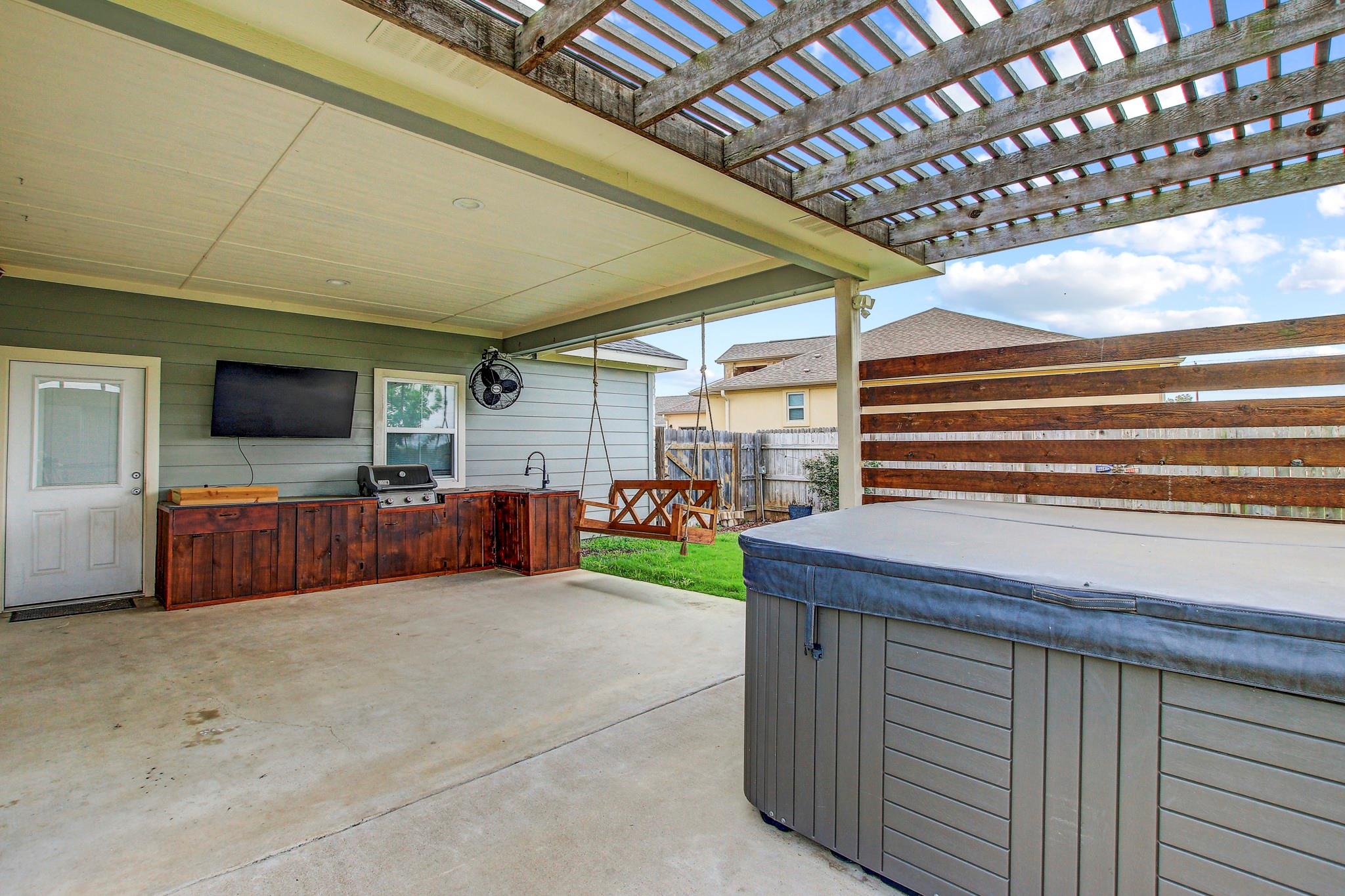 109 Les Ln, Smithville, TX 78957