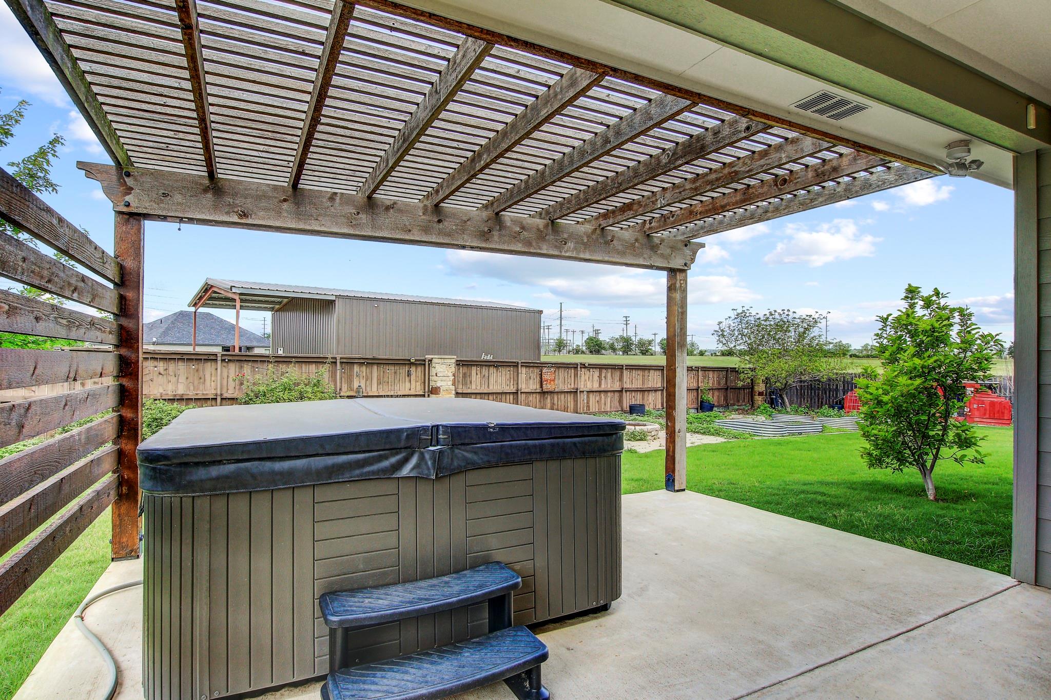 109 Les Ln, Smithville, TX 78957
