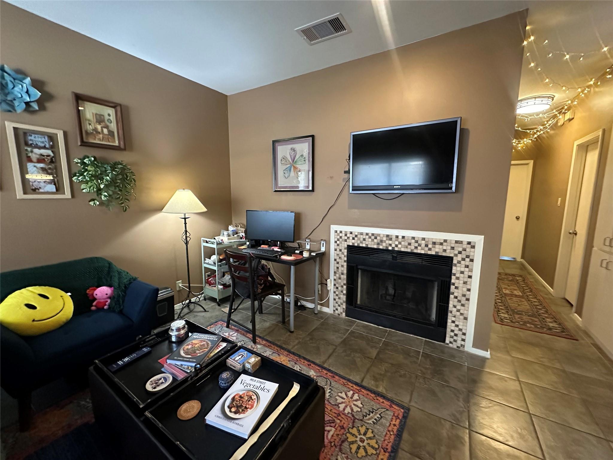 106 E 30th St # 203, Austin, TX 78705